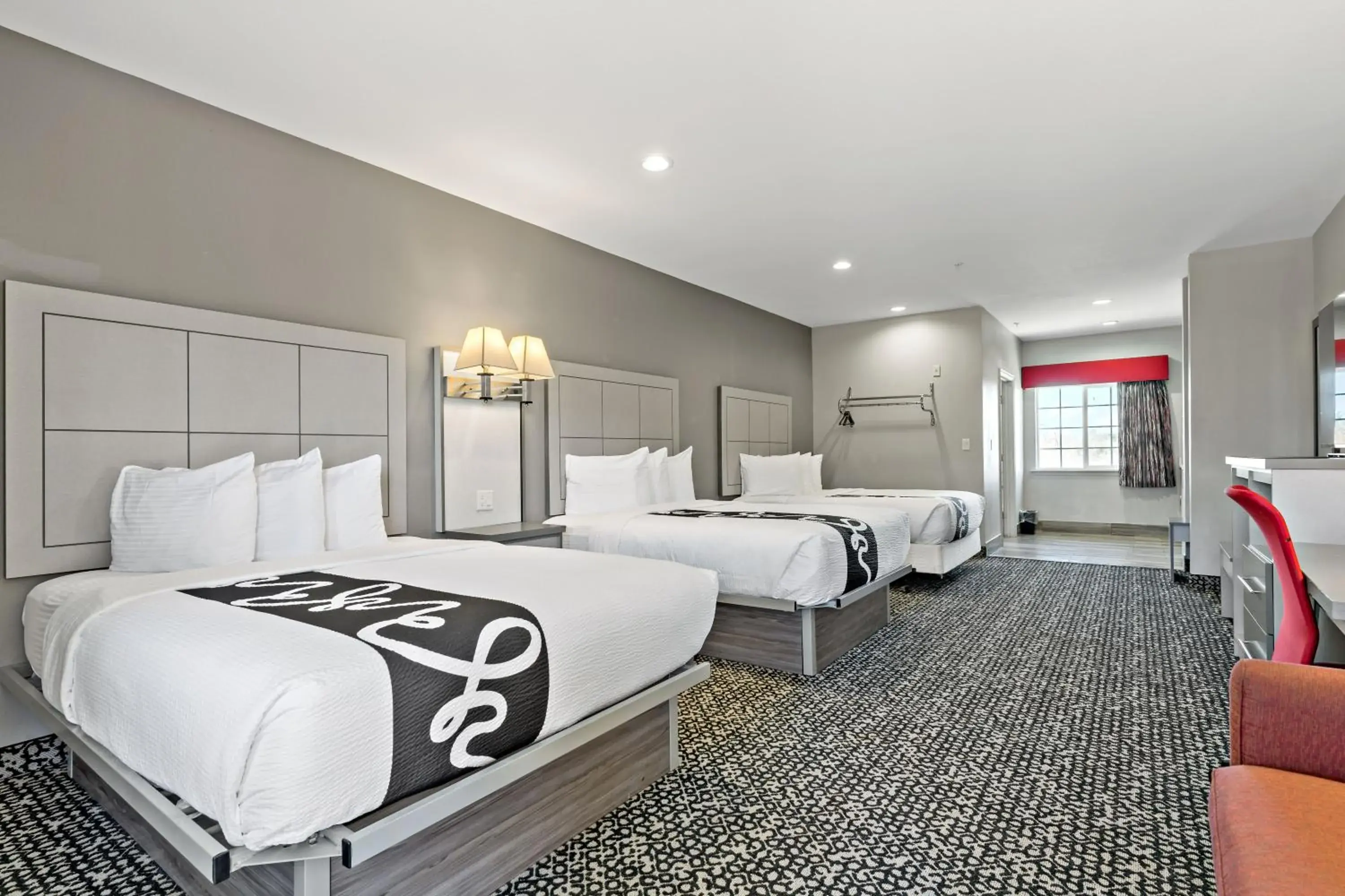 Deluxe Triple Room in Paris Inn & Suites Deluxe Triple Room in Paris Inn & Suites