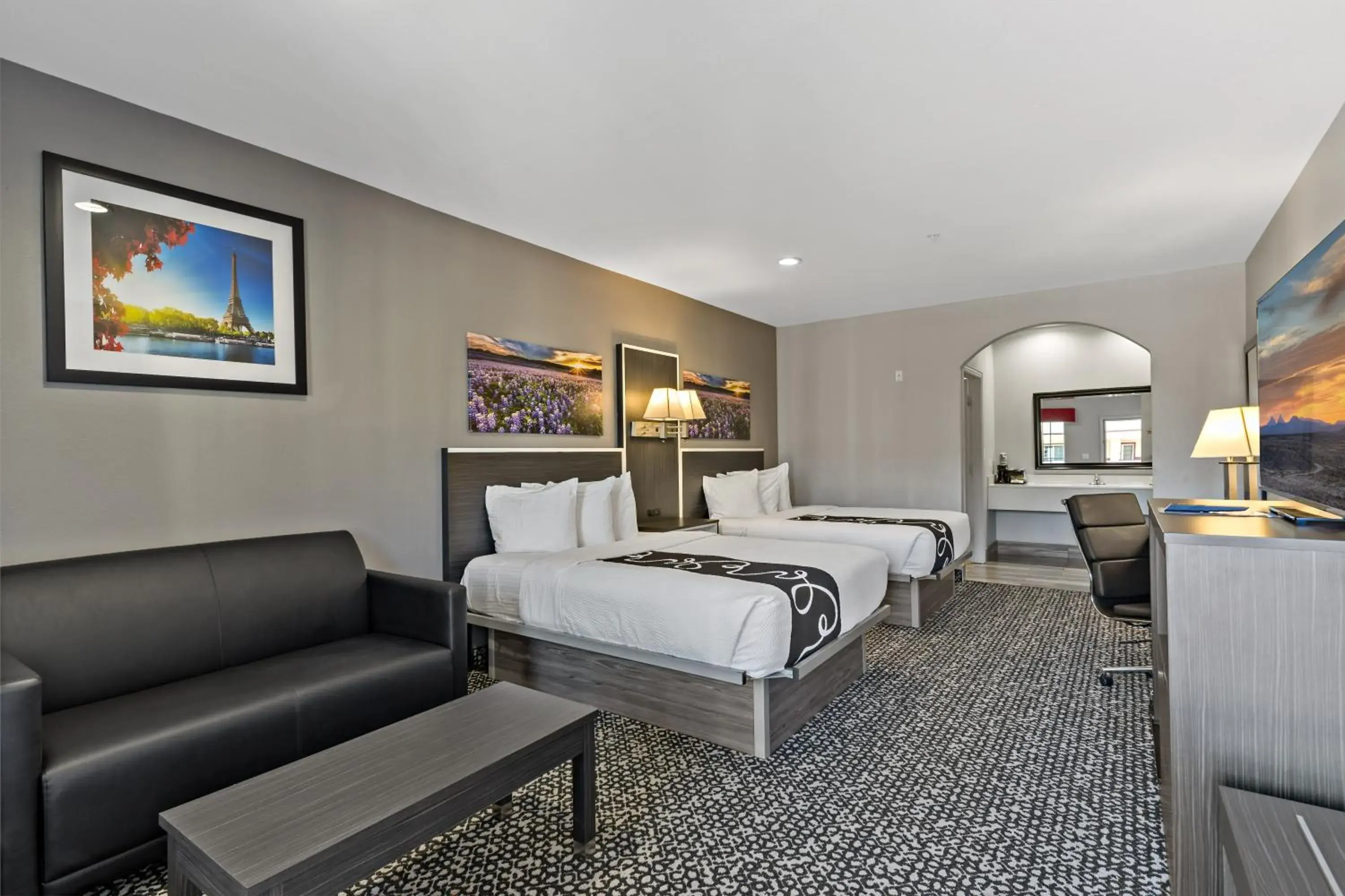 Queen Room with Two Queen Beds - single occupancy in Paris Inn & Suites Queen Room with Two Queen Beds - single occupancy in Paris Inn & Suites