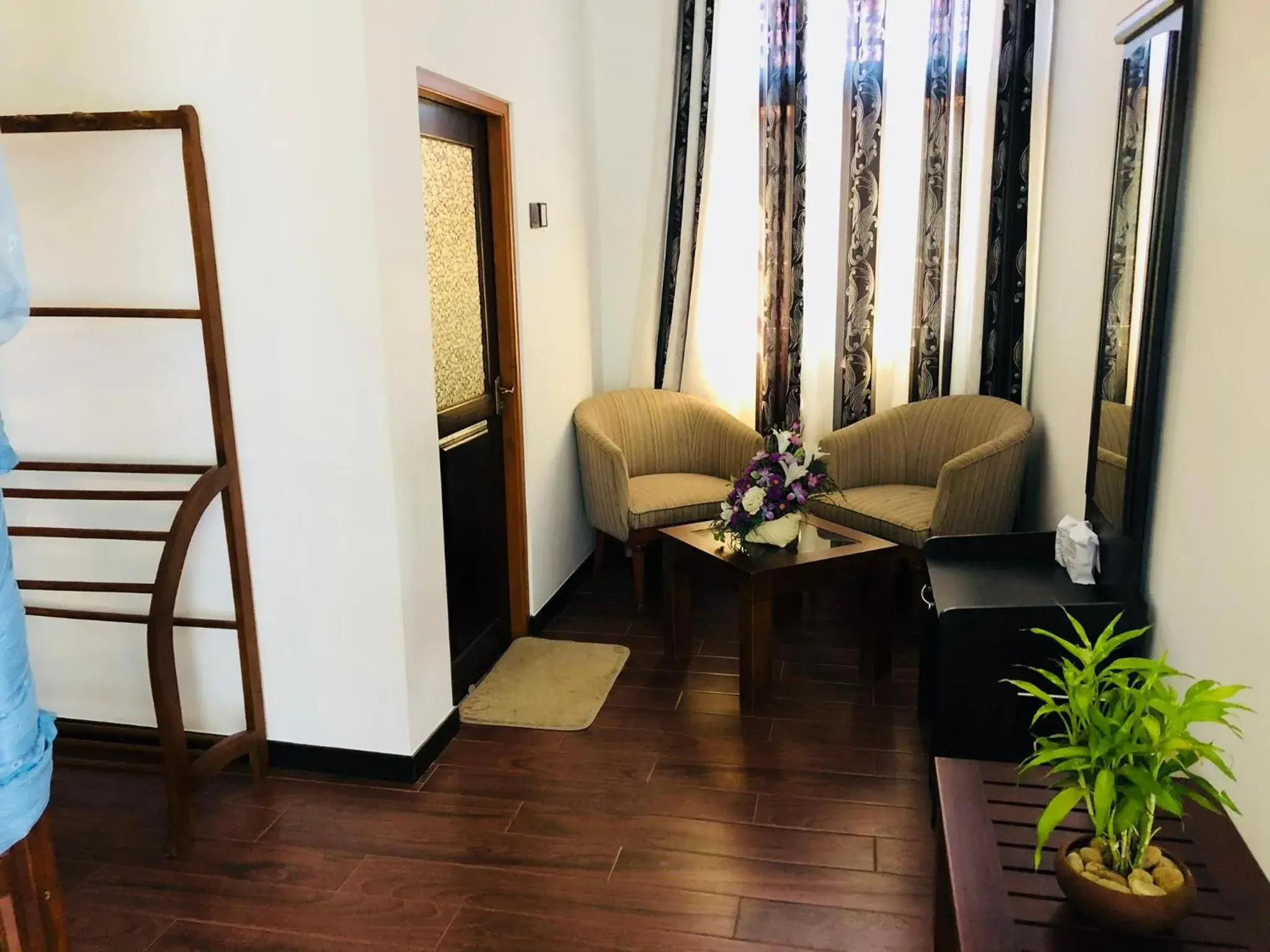 Queen Room with Pool View - single occupancy in St CLAIRE'S GREEN Negombo Hotel & Hostels Queen Room with Pool View - single occupancy in St CLAIRE'S GREEN Negombo Hotel & Hostels