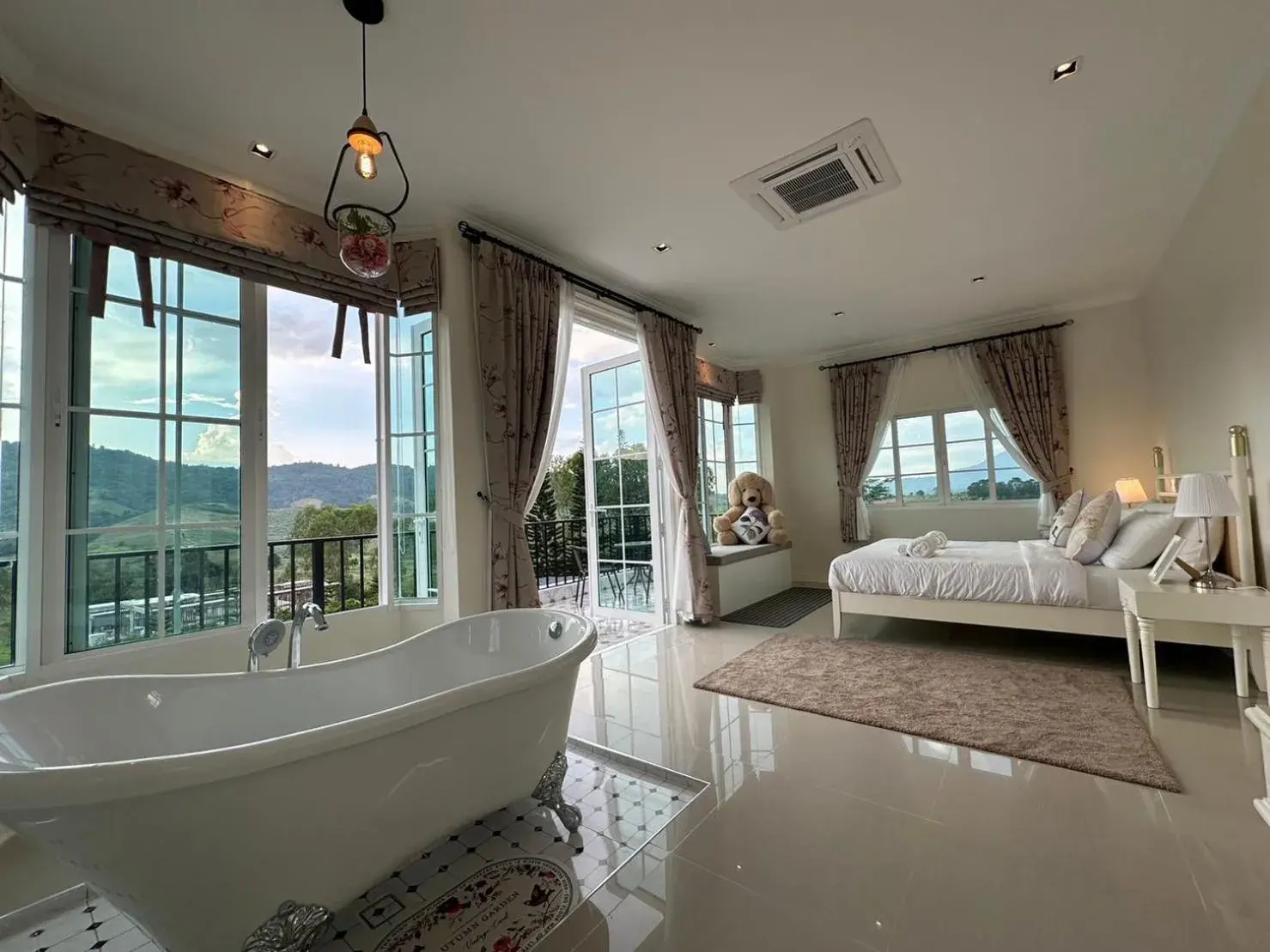 Vacation Home in Misty English Cottage Vacation Home in Misty English Cottage