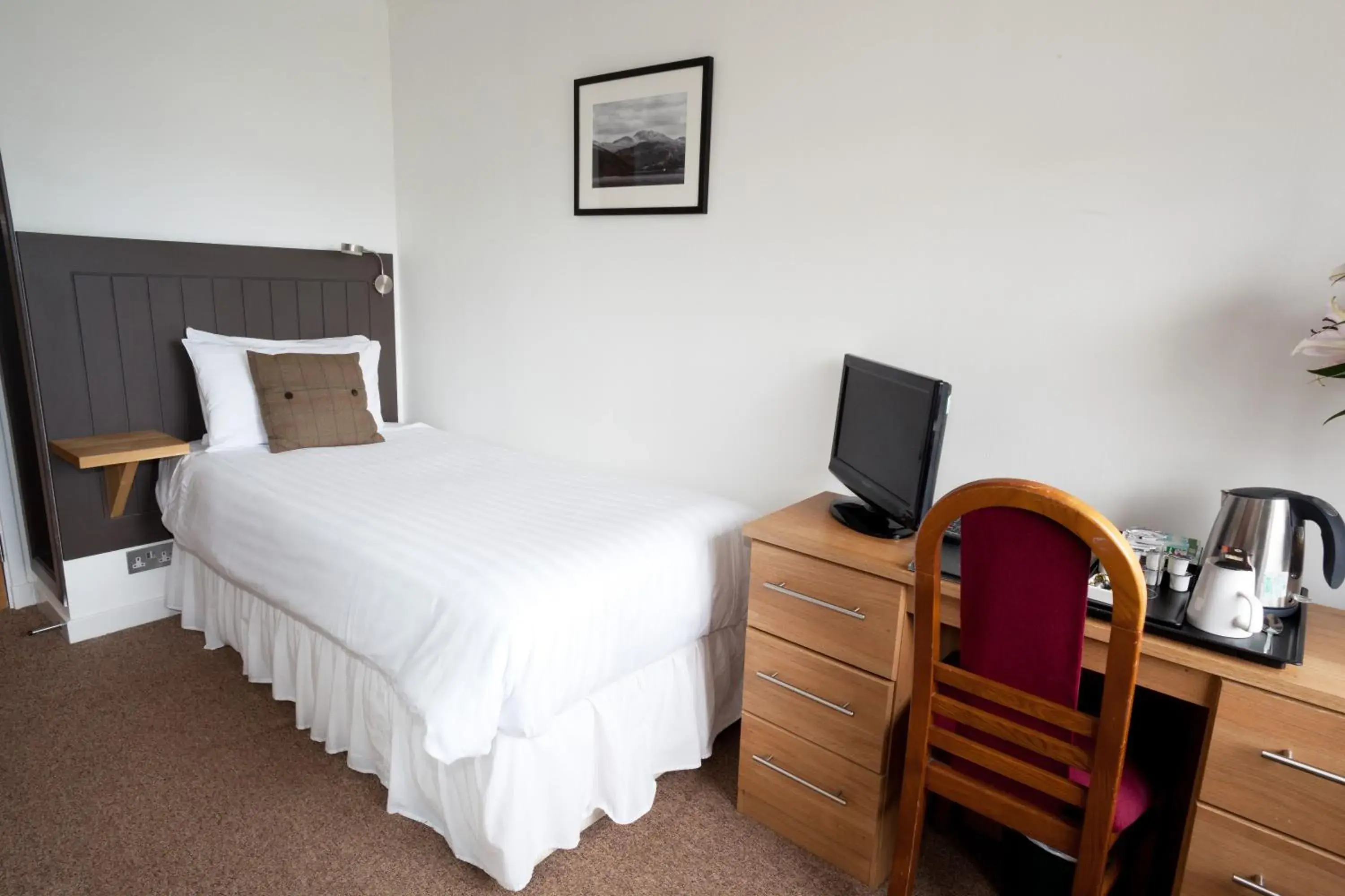 Standard Single Room in The Arch Inn Standard Single Room in The Arch Inn