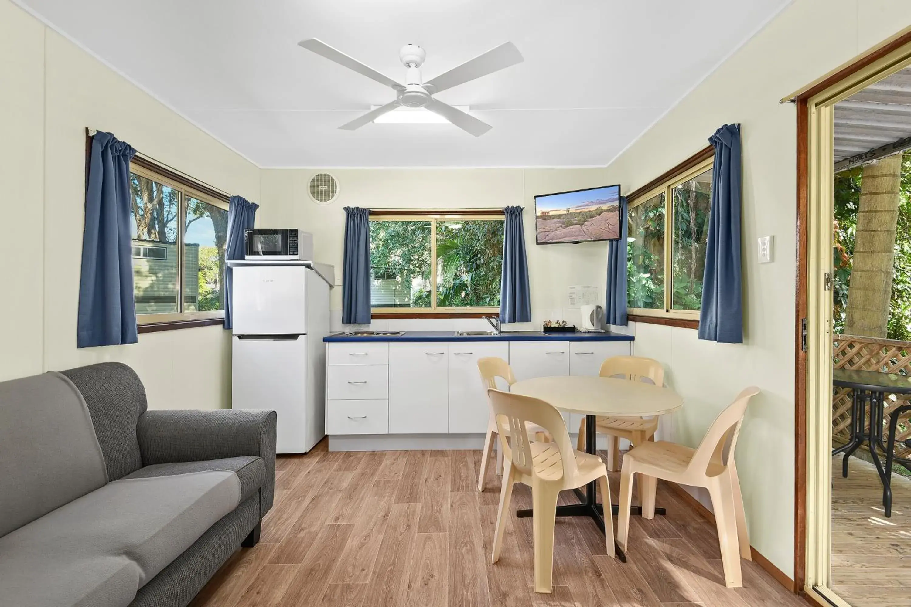 Standard Double Room in Flynns Beach Caravan Park Standard Double Room in Flynns Beach Caravan Park