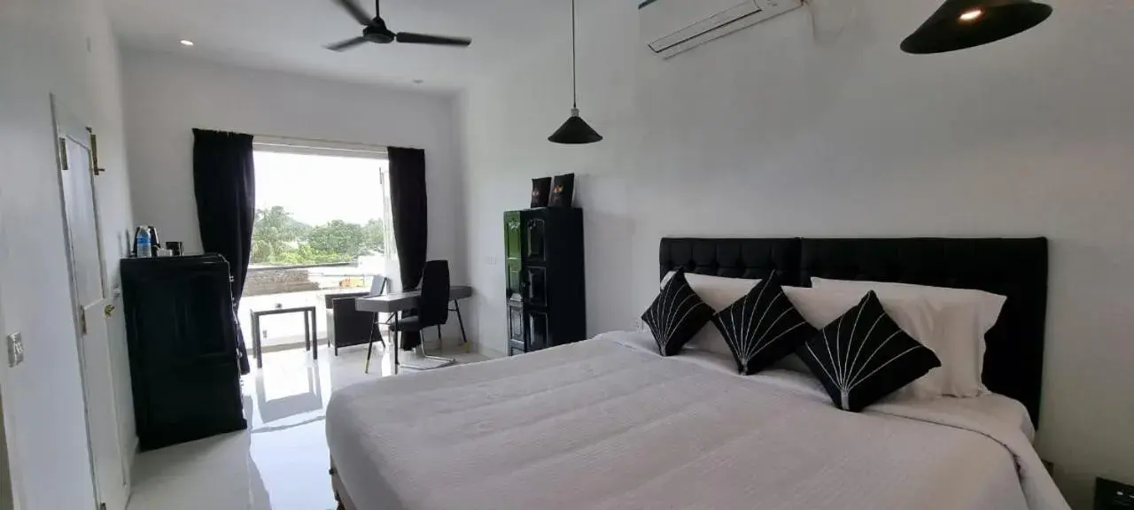 King Room with Balcony in Kadal The Beach House King Room with Balcony in Kadal The Beach House