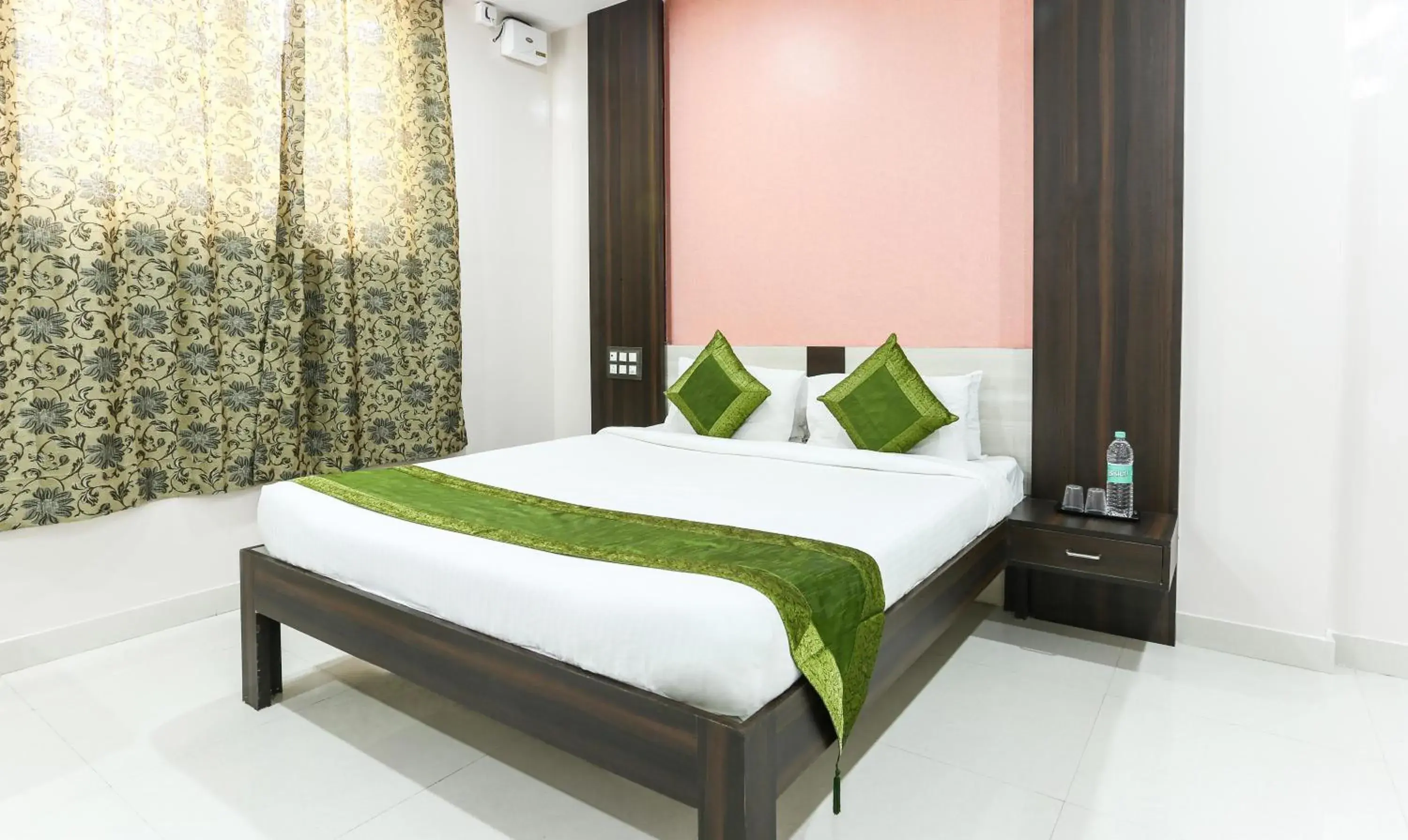 Deluxe Triple Room in Hotel Habitat Comforts Deluxe Triple Room in Hotel Habitat Comforts