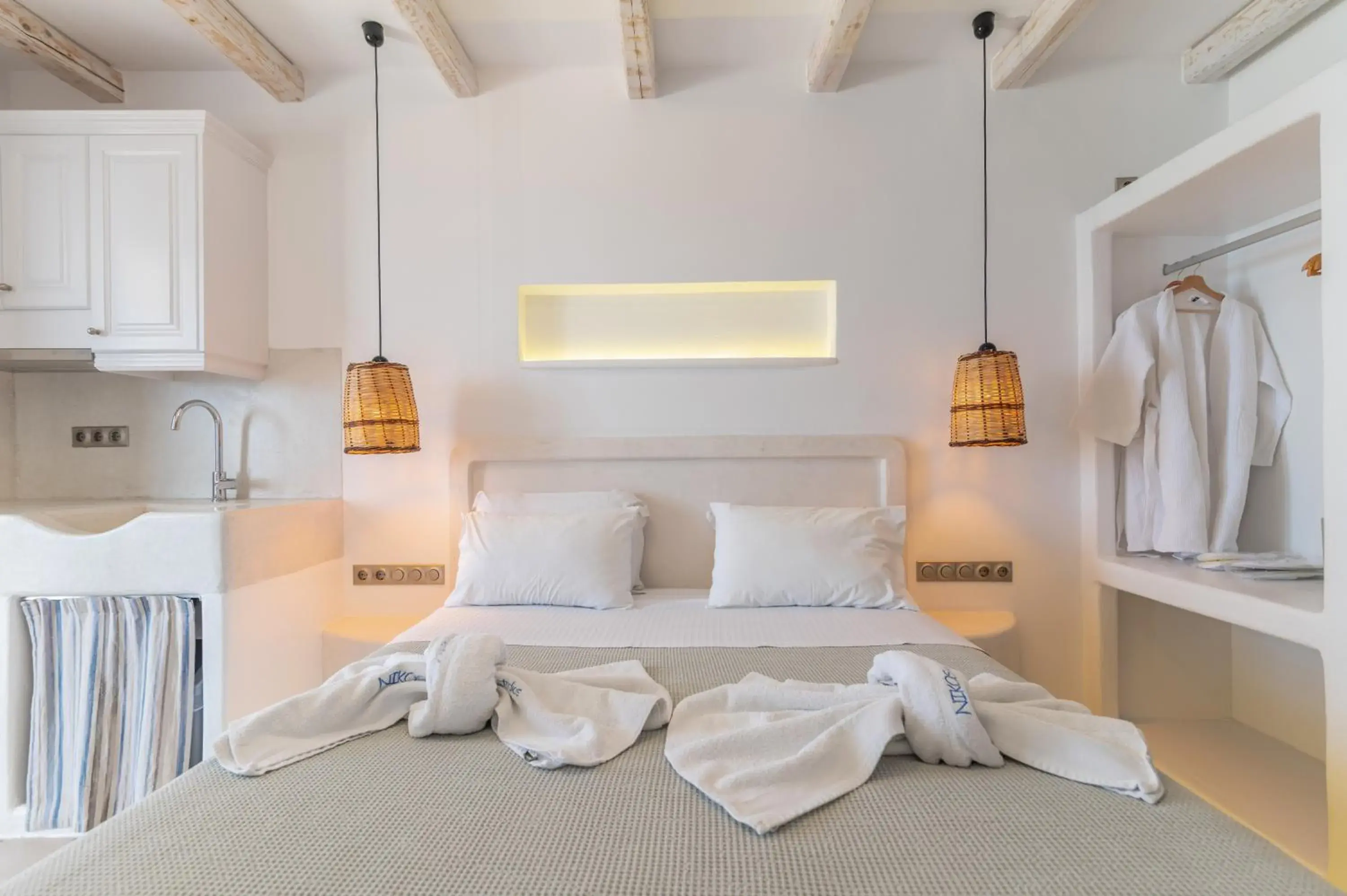 Deluxe Double Room with Balcony and Sea View in Nikos Apartments and Studios Deluxe Double Room with Balcony and Sea View in Nikos Apartments and Studios