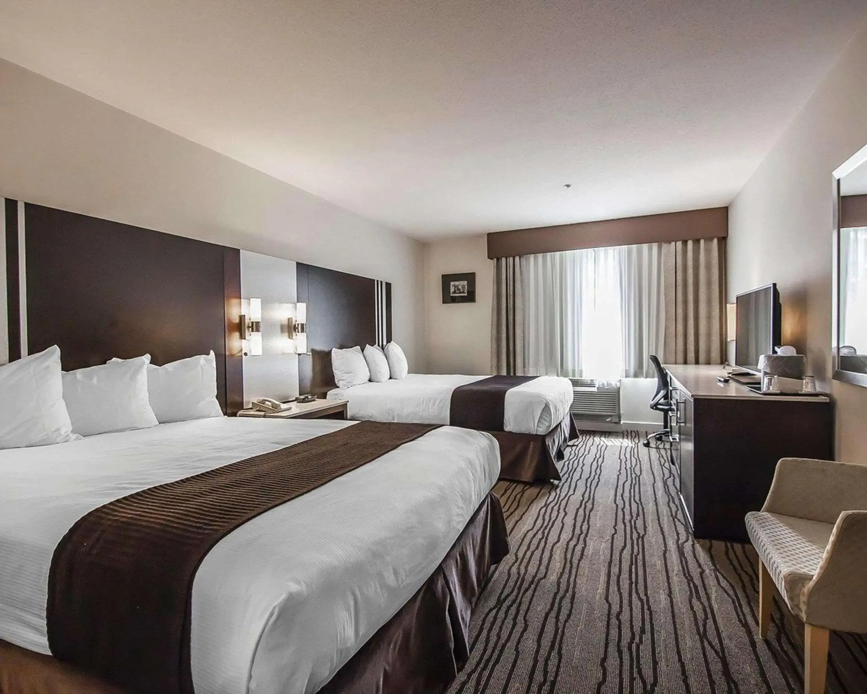 Queen Room with Two Queen Beds - Non-Smoking in Comfort Hotel Vancouver Airport Queen Room with Two Queen Beds - Non-Smoking in Comfort Hotel Vancouver Airport