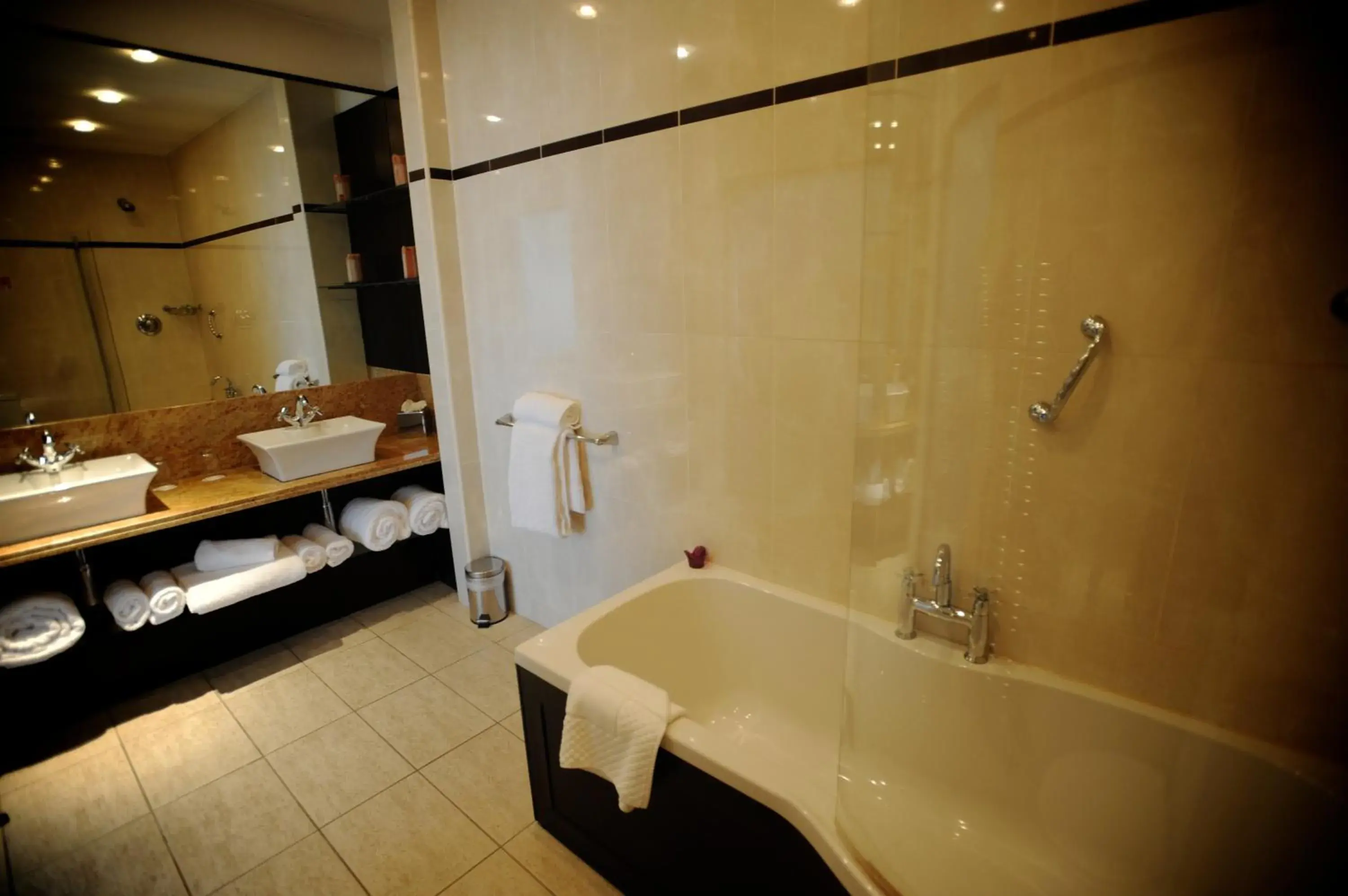 Superior King Suite in Da Vinci's Hotel Superior King Suite in Da Vinci's Hotel