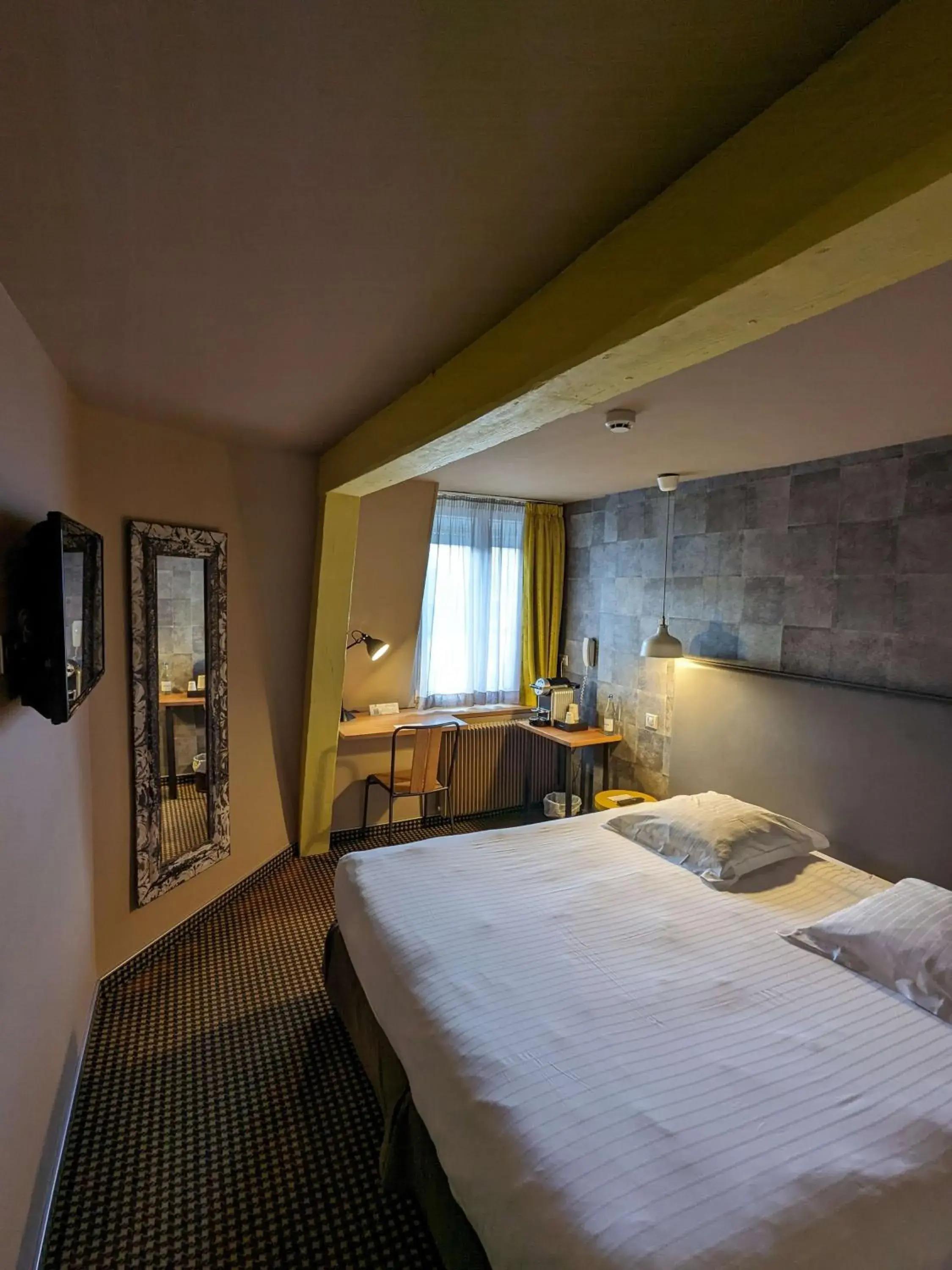 Classic Queen Room in Best Western Citadelle Classic Queen Room in Best Western Citadelle