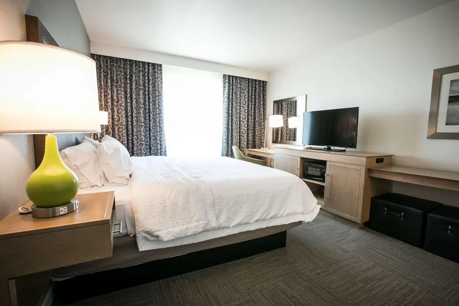 King Room - Mobility Access/Non-Smoking in Hampton Inn & Suites Tempe/Phoenix Airport, Az King Room - Mobility Access/Non-Smoking in Hampton Inn & Suites Tempe/Phoenix Airport, Az