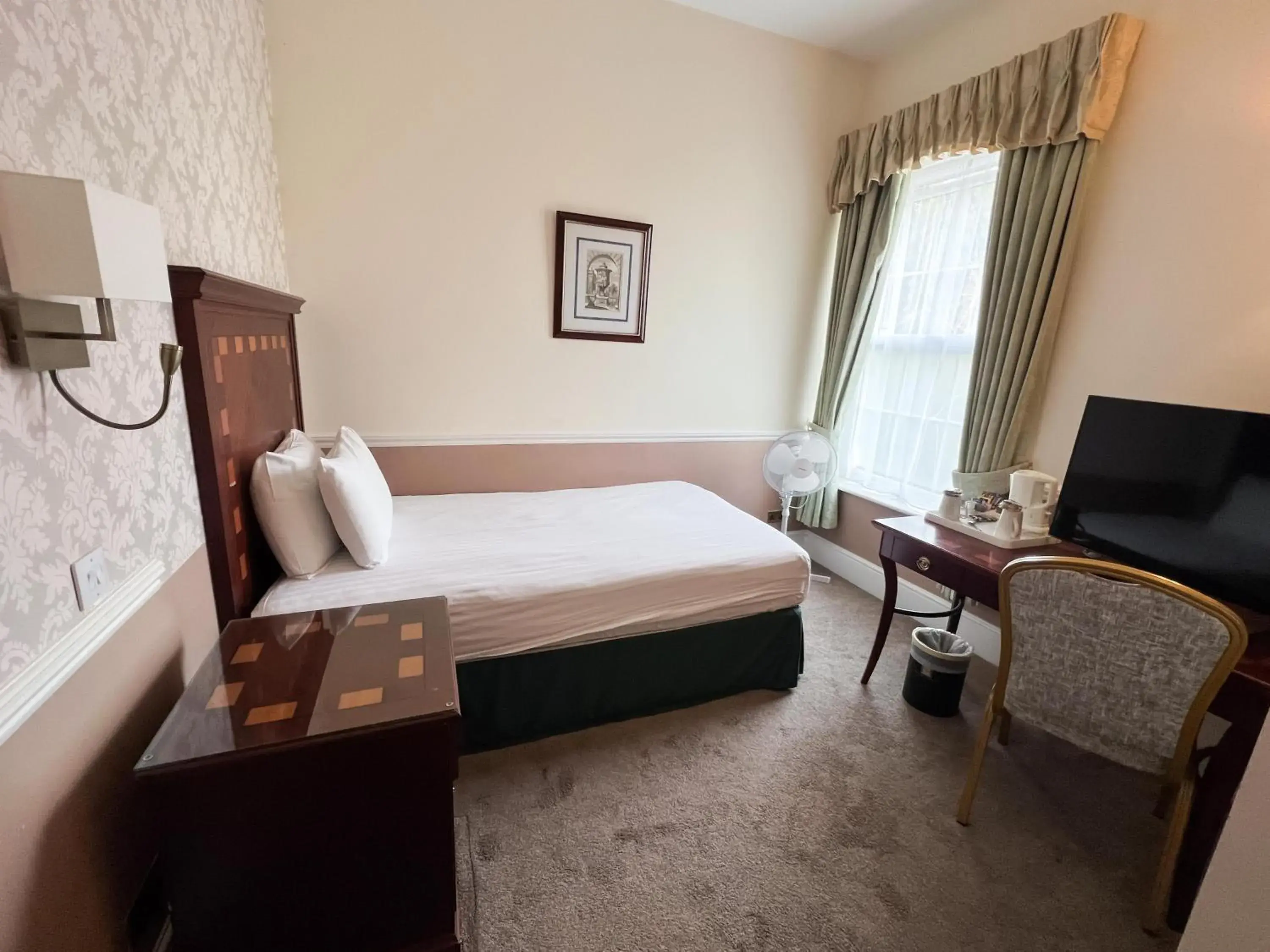 Single Room with Private Bathroom in Manor Of Groves Hotel, Golf & Health Club Single Room with Private Bathroom in Manor Of Groves Hotel, Golf & Health Club