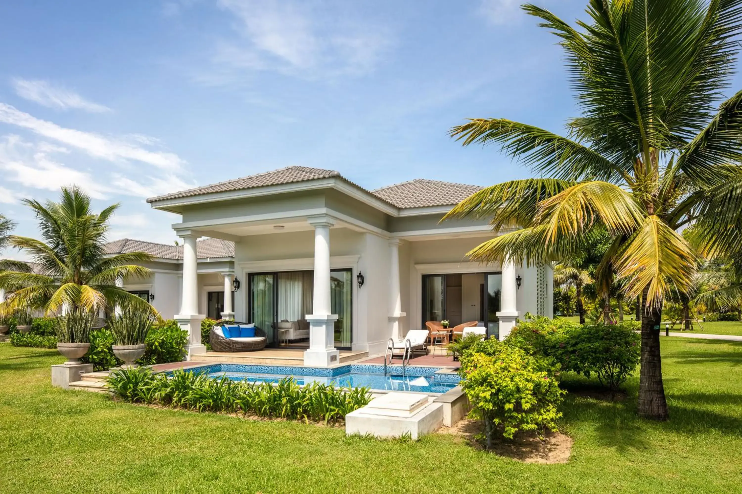 Two-Bedroom Villa with Private Pool in Meliá Vinpearl Cua Sot Beach Resort Two-Bedroom Villa with Private Pool in Meliá Vinpearl Cua Sot Beach Resort