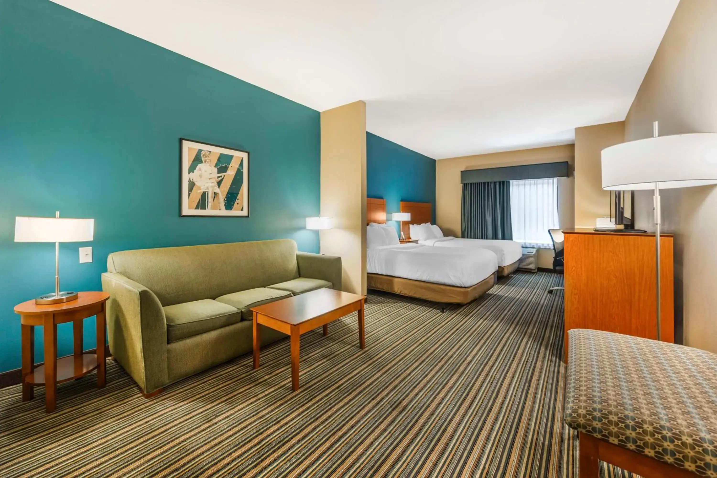 Queen Suite with Sofa Bed and Bath Tub - Disability Access in Best Western Plus Tuscumbia/Muscle Shoals Hotel & Suites Queen Suite with Sofa Bed and Bath Tub - Disability Access in Best Western Plus Tuscumbia/Muscle Shoals Hotel & Suites