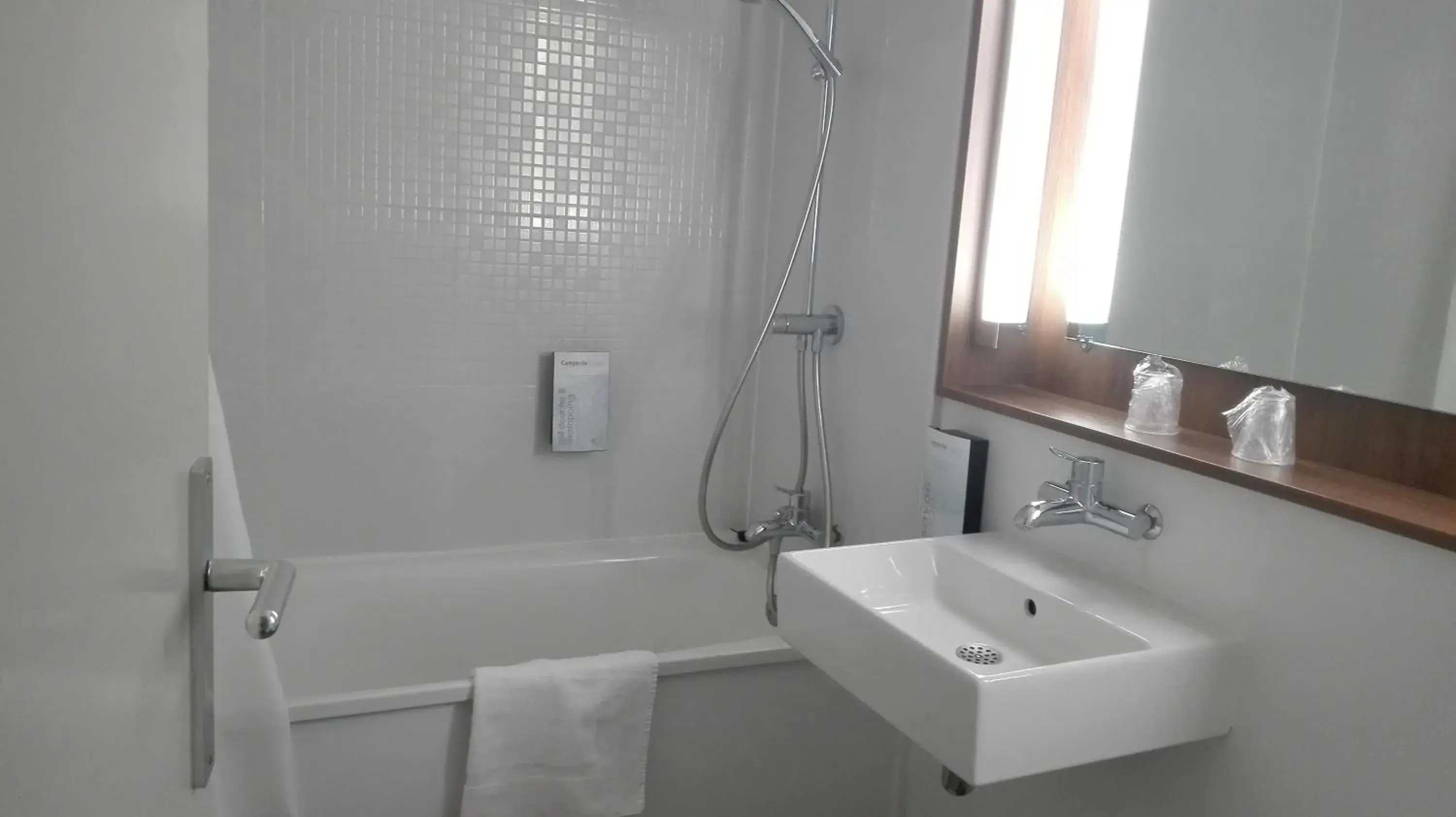 Superior Twin Room in Campanile Clermont-Ferrand Sud Issoire Superior Twin Room in Campanile Clermont-Ferrand Sud Issoire