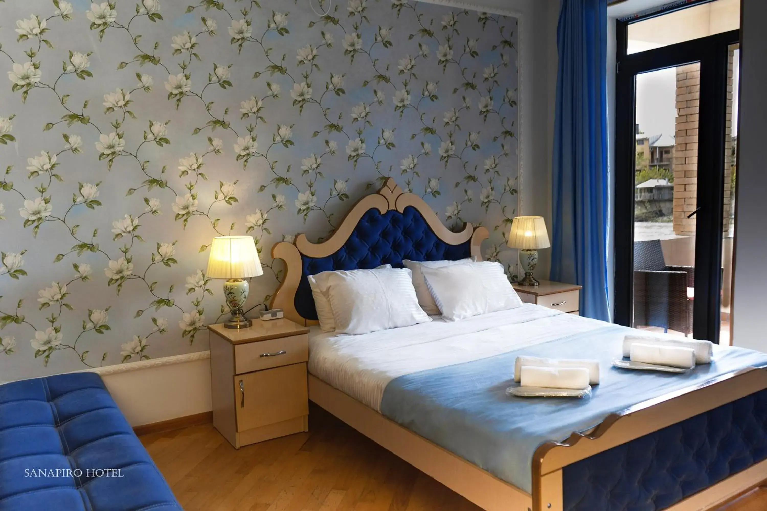 Deluxe Double or Twin Room with River View in Sanapiro Hotel Deluxe Double or Twin Room with River View in Sanapiro Hotel