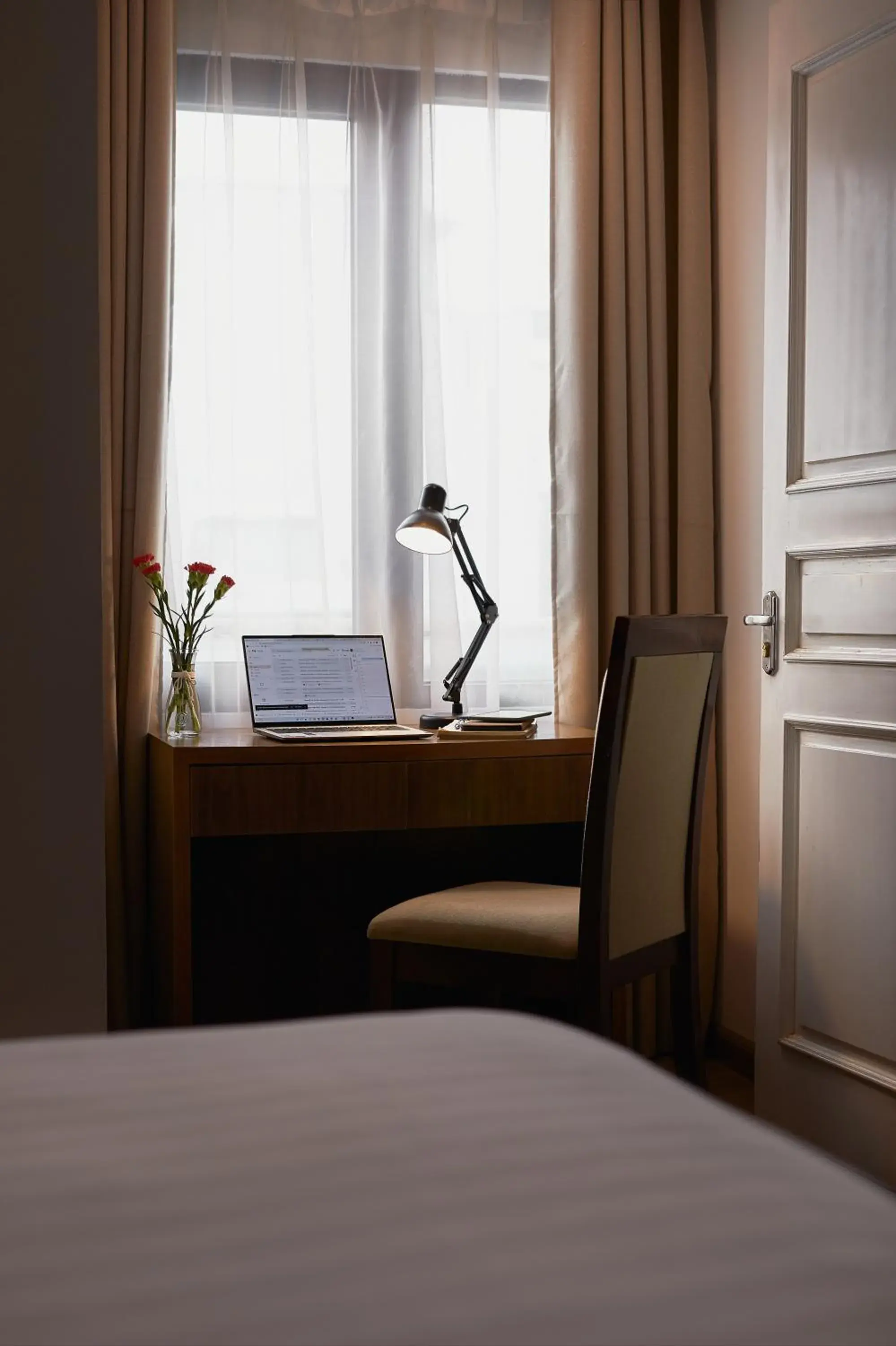 One-Bedroom Penthouse Suite, Kitchen, Bathtub and Quiet Street View in The Bloom Classic - An Excellent Blend of Cozy Living and Urban Relaxation One-Bedroom Penthouse Suite, Kitchen, Bathtub and Quiet Street View in The Bloom Classic - An Excellent Blend of Cozy Living and Urban Relaxation