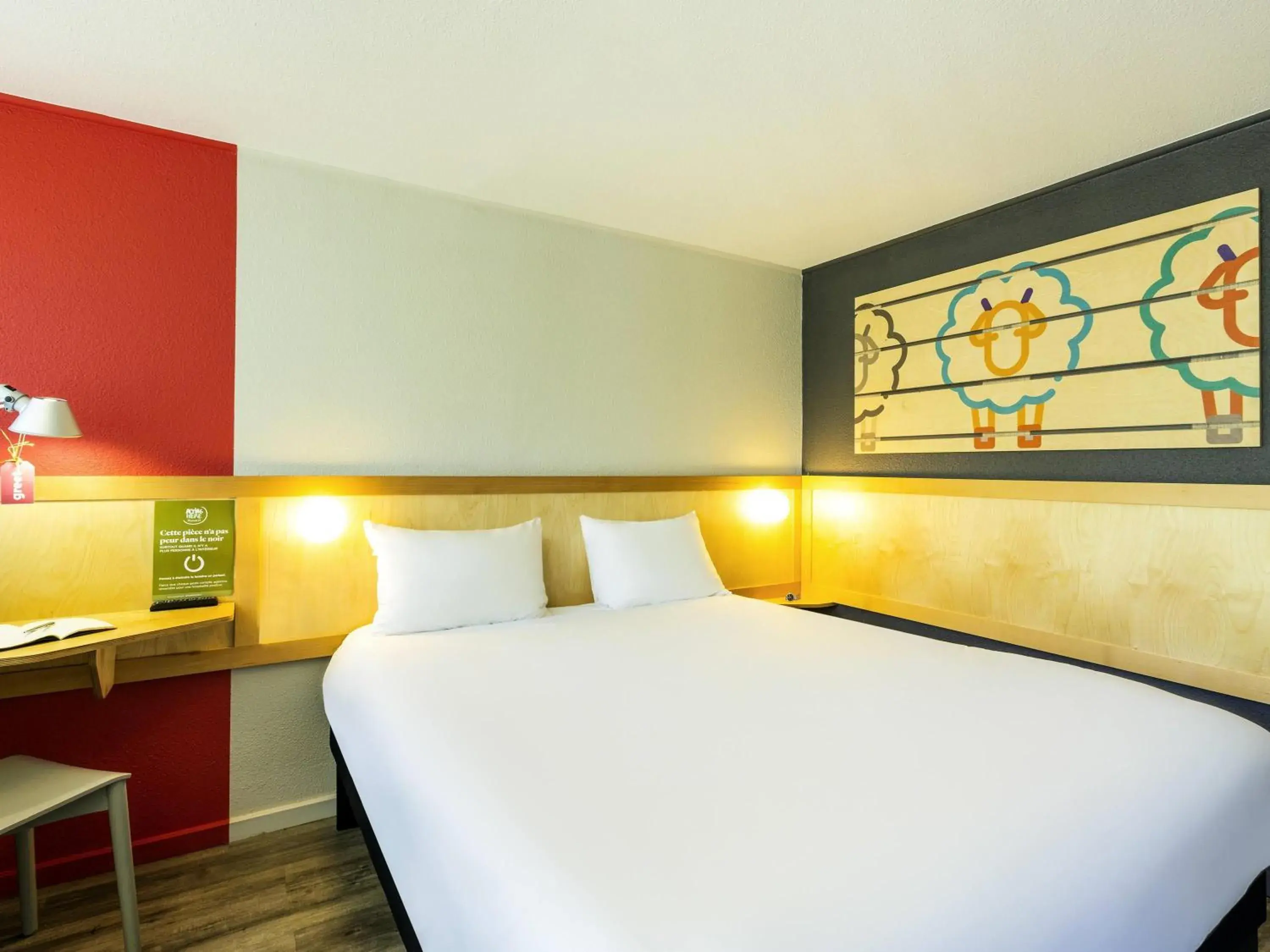 Standard Twin Room in greet hôtel Angoulême Standard Twin Room in greet hôtel Angoulême