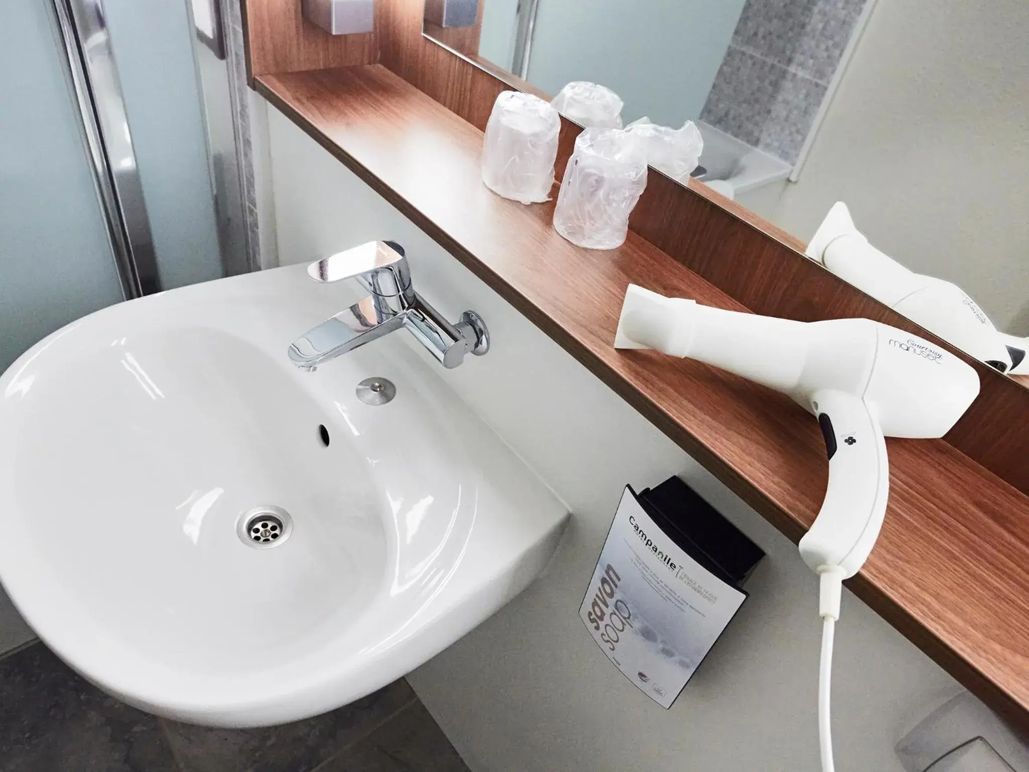 New Generation Twin Room in Campanile NATURE - Aix Les Bains New Generation Twin Room in Campanile NATURE - Aix Les Bains