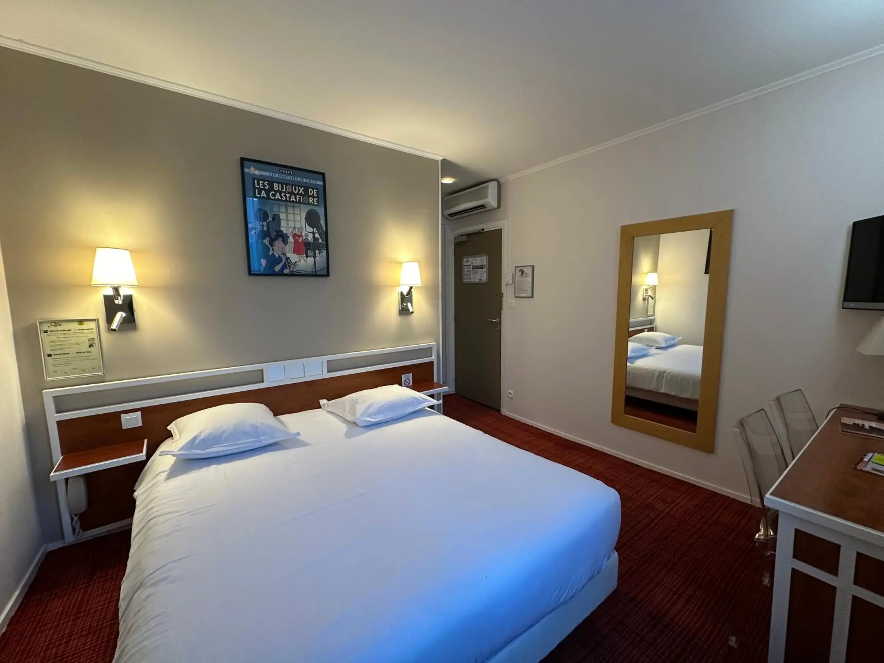 Superior Queen Room in Logis Hôtel Restaurant LE MONARQUE Superior Queen Room in Logis Hôtel Restaurant LE MONARQUE