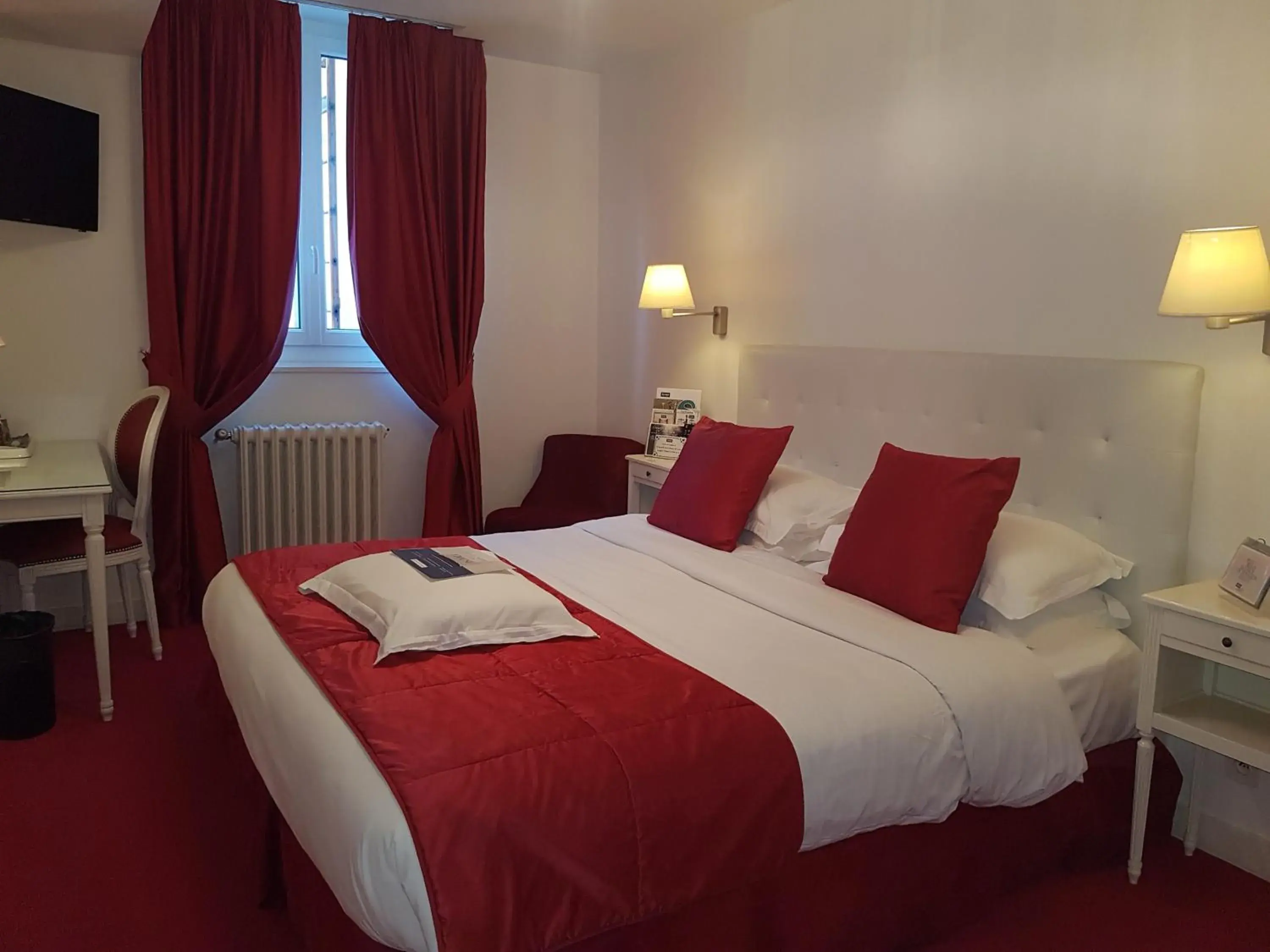 Superior Twin Room in Kyriad Saumur Hyper Centre Hôtel, Appartements, Séminaires et SPA soins Sothys Paris Superior Twin Room in Kyriad Saumur Hyper Centre Hôtel, Appartements, Séminaires et SPA soins Sothys Paris