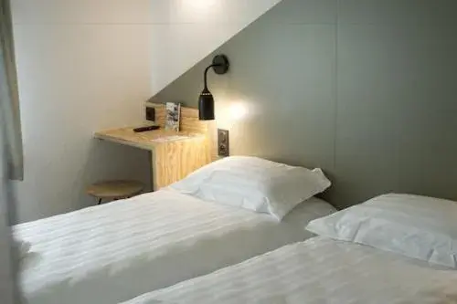 Twin Room in Brit Hotel Essentiel Arverne - Clermont-Ferrand Sud Twin Room in Brit Hotel Essentiel Arverne - Clermont-Ferrand Sud