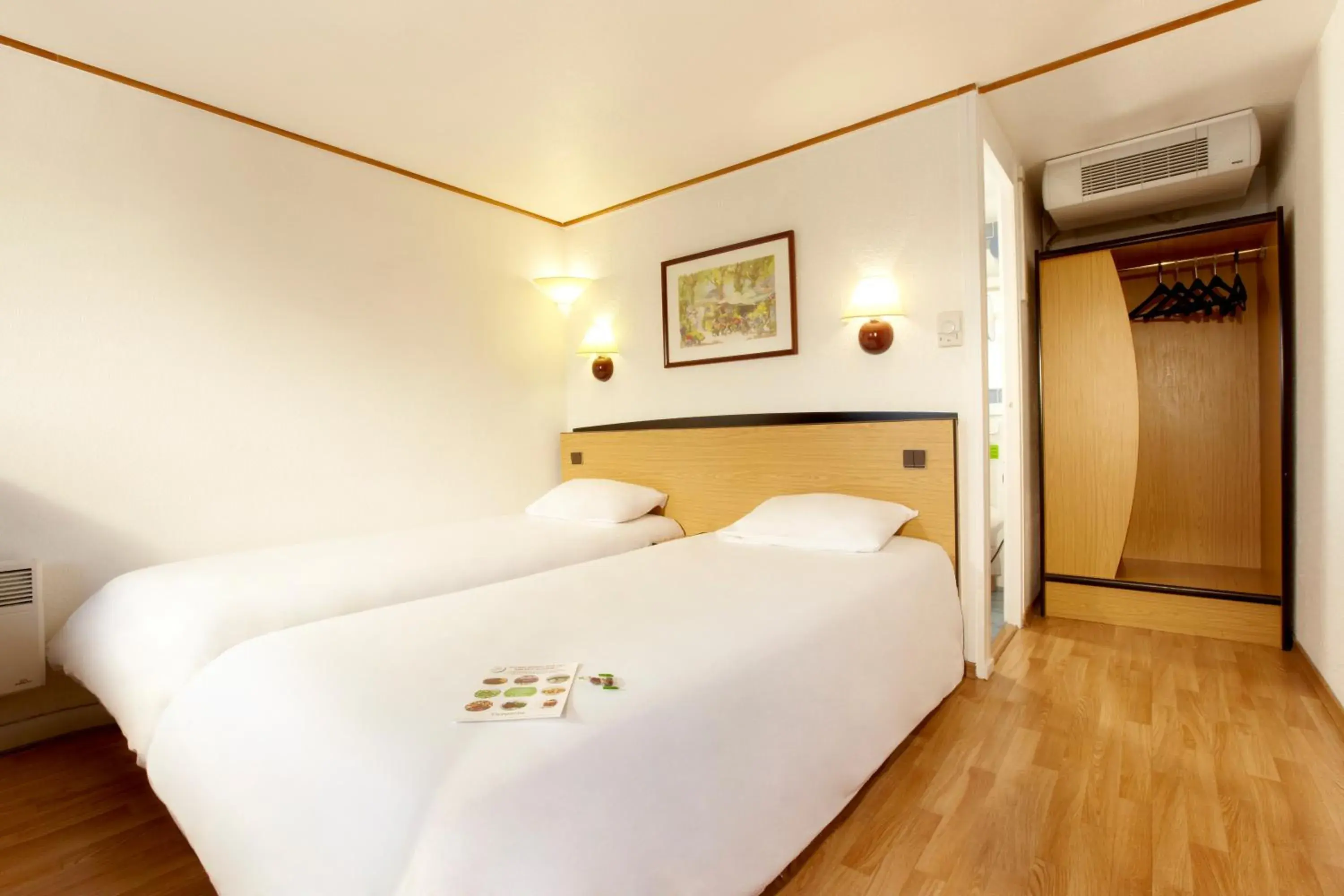 Twin Room in Campanile Nevers Nord - Varennes-Vauzelles Twin Room in Campanile Nevers Nord - Varennes-Vauzelles
