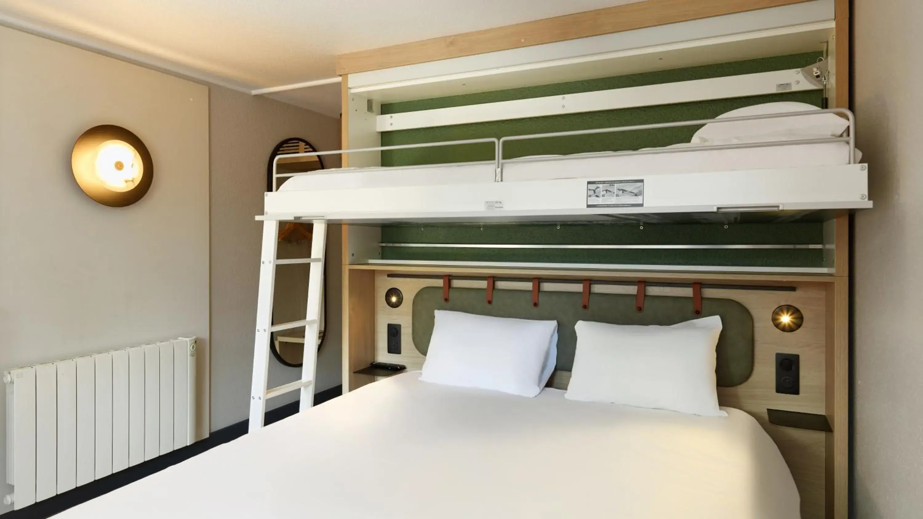 Standard Room - 1 Queen Bed 1 Bunk Bed in Campanile NATURE - Sannois Ermont Standard Room - 1 Queen Bed 1 Bunk Bed in Campanile NATURE - Sannois Ermont