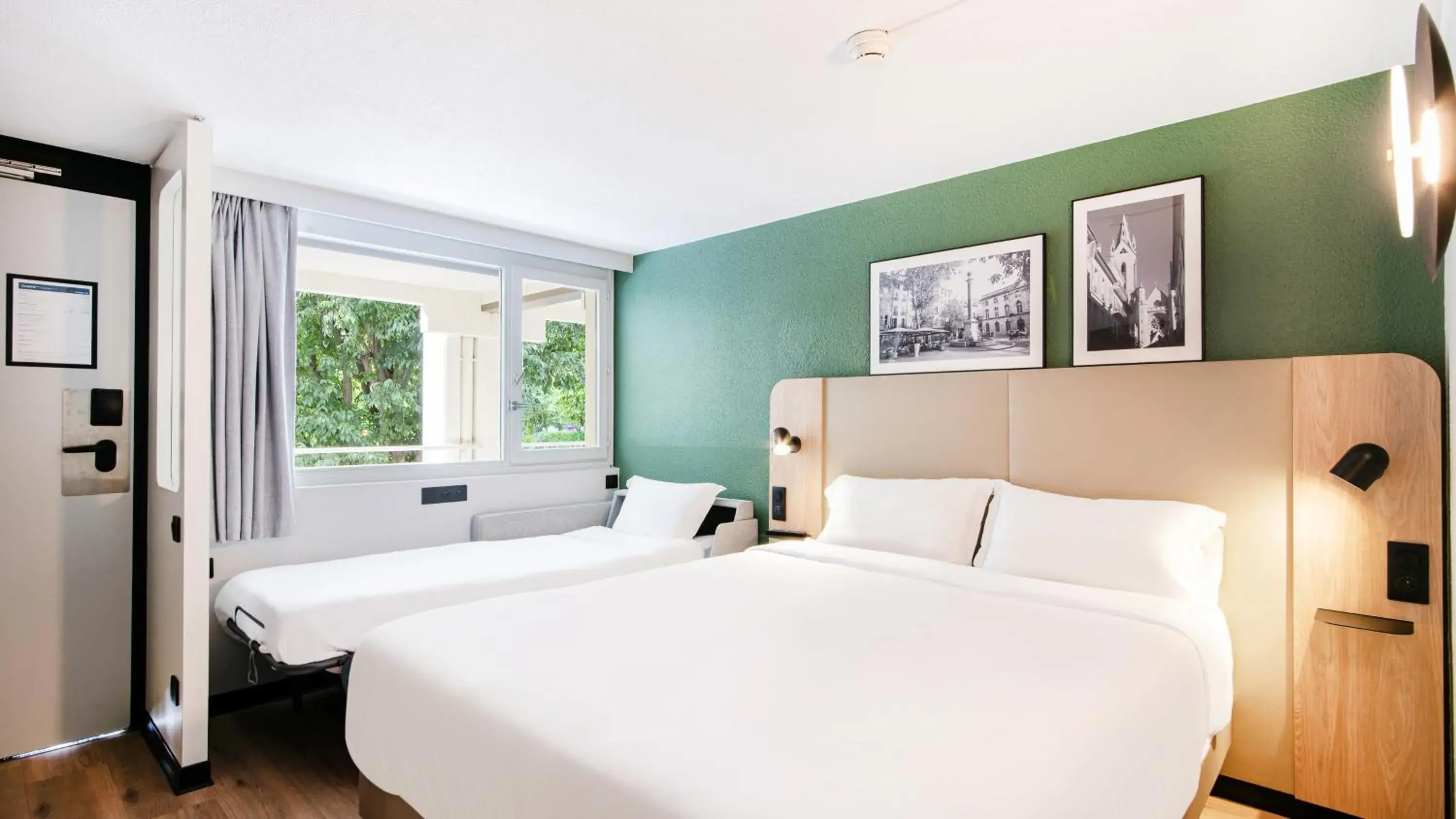 Standard Room Connecting - 2 Queen Beds 1 Sofa Bed in Campanile Prime - Aix-en-Provence Sud - Pont de l'Arc Standard Room Connecting - 2 Queen Beds 1 Sofa Bed in Campanile Prime - Aix-en-Provence Sud - Pont de l'Arc