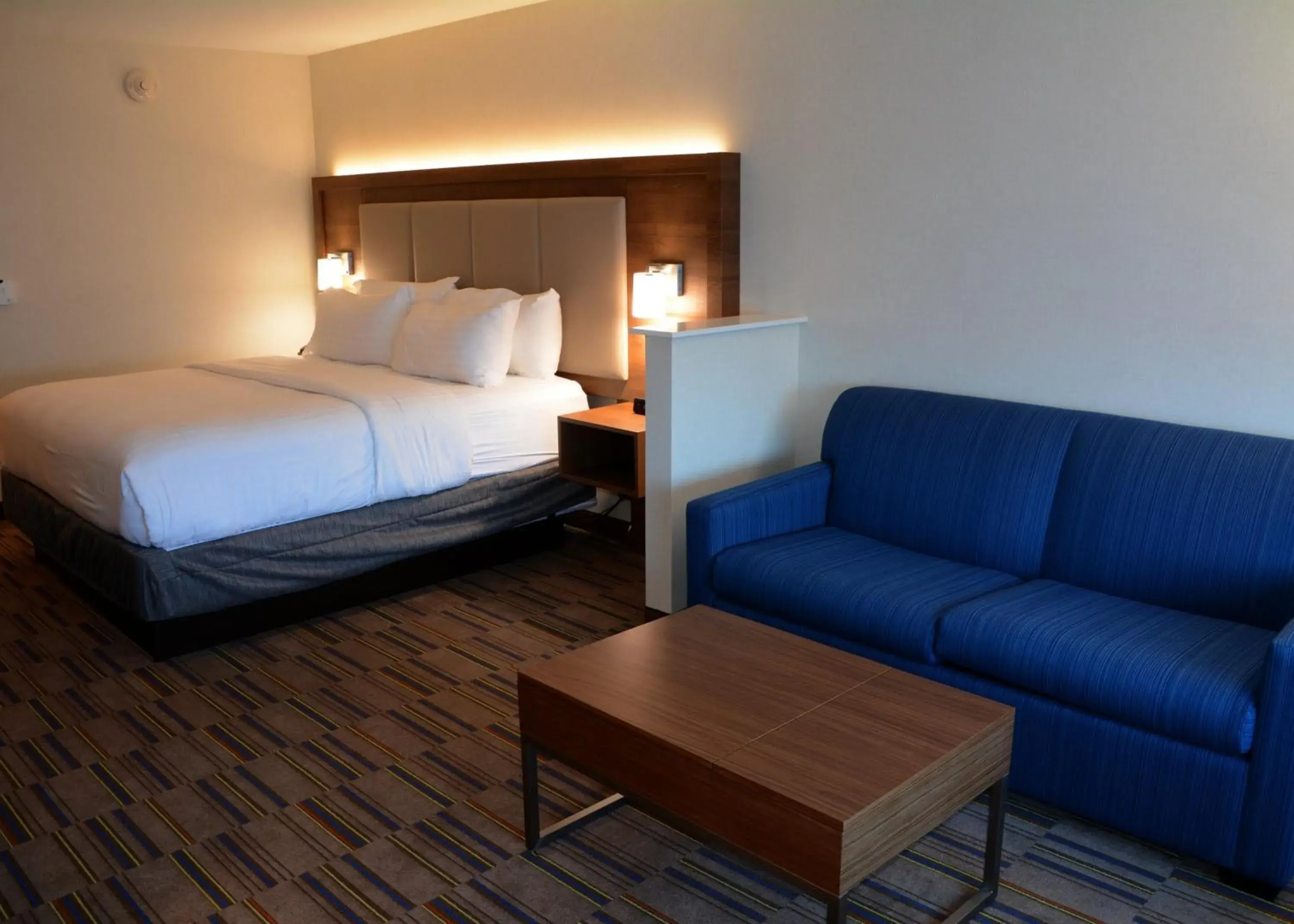 King Suite with Sofa Bed in Holiday Inn Express & Suites - Pittsburgh - Monroeville by IHG King Suite with Sofa Bed in Holiday Inn Express & Suites - Pittsburgh - Monroeville by IHG