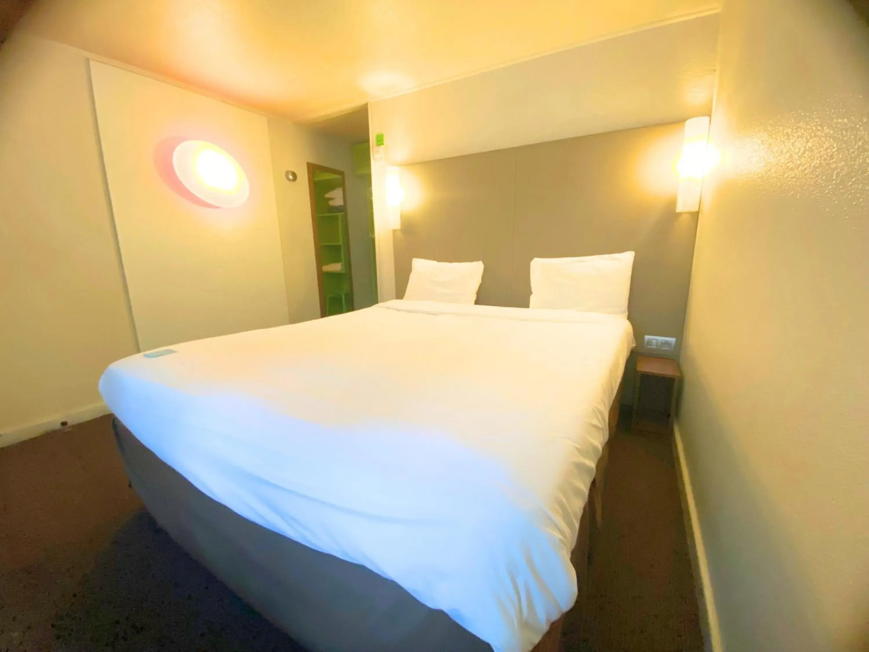 Double Room in Campanile Montélimar Nord - A7 sortie 17 Double Room in Campanile Montélimar Nord - A7 sortie 17