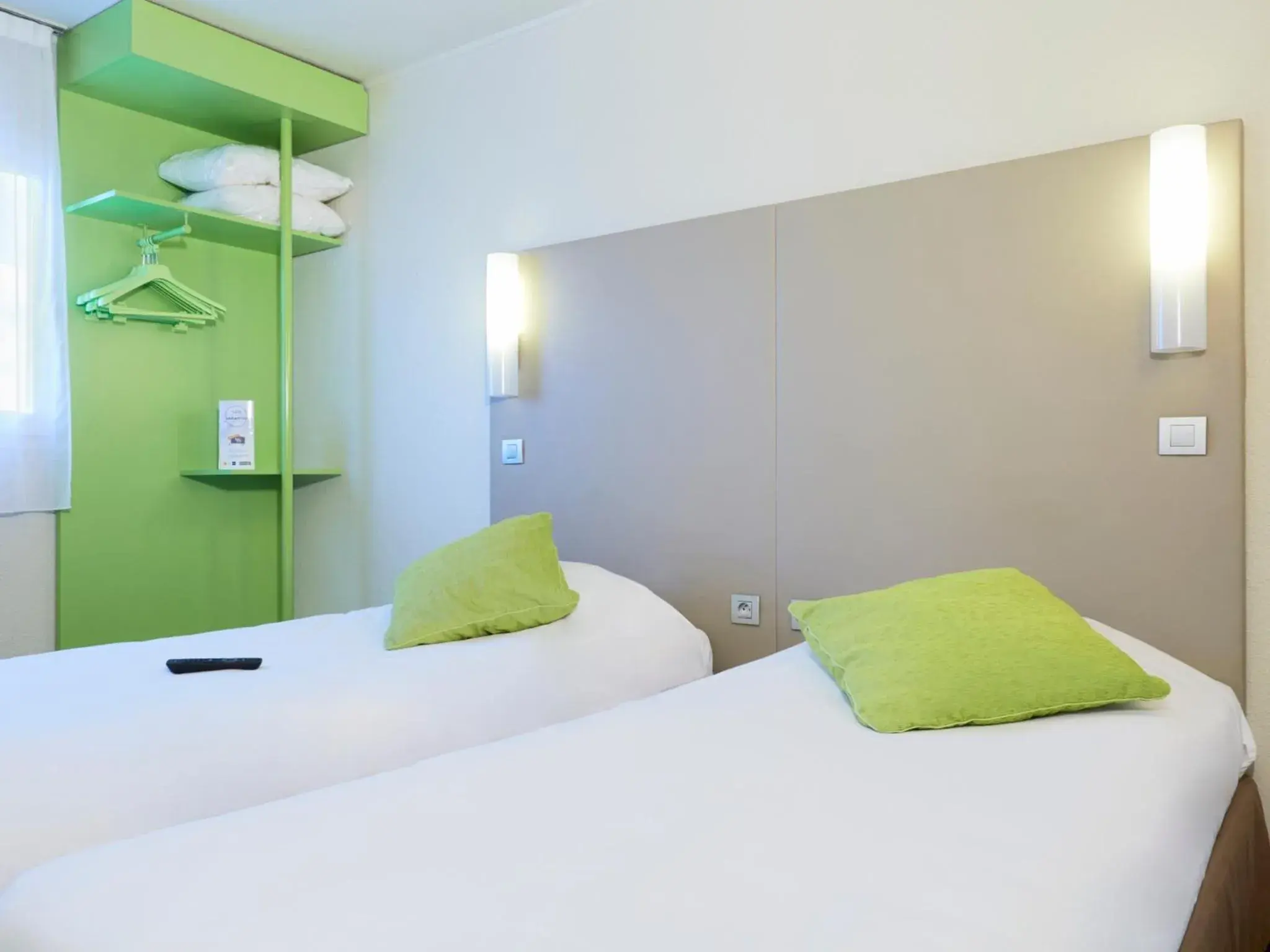 New Generation Twin Room in Campanile Saint-Germain-En-Laye New Generation Twin Room in Campanile Saint-Germain-En-Laye