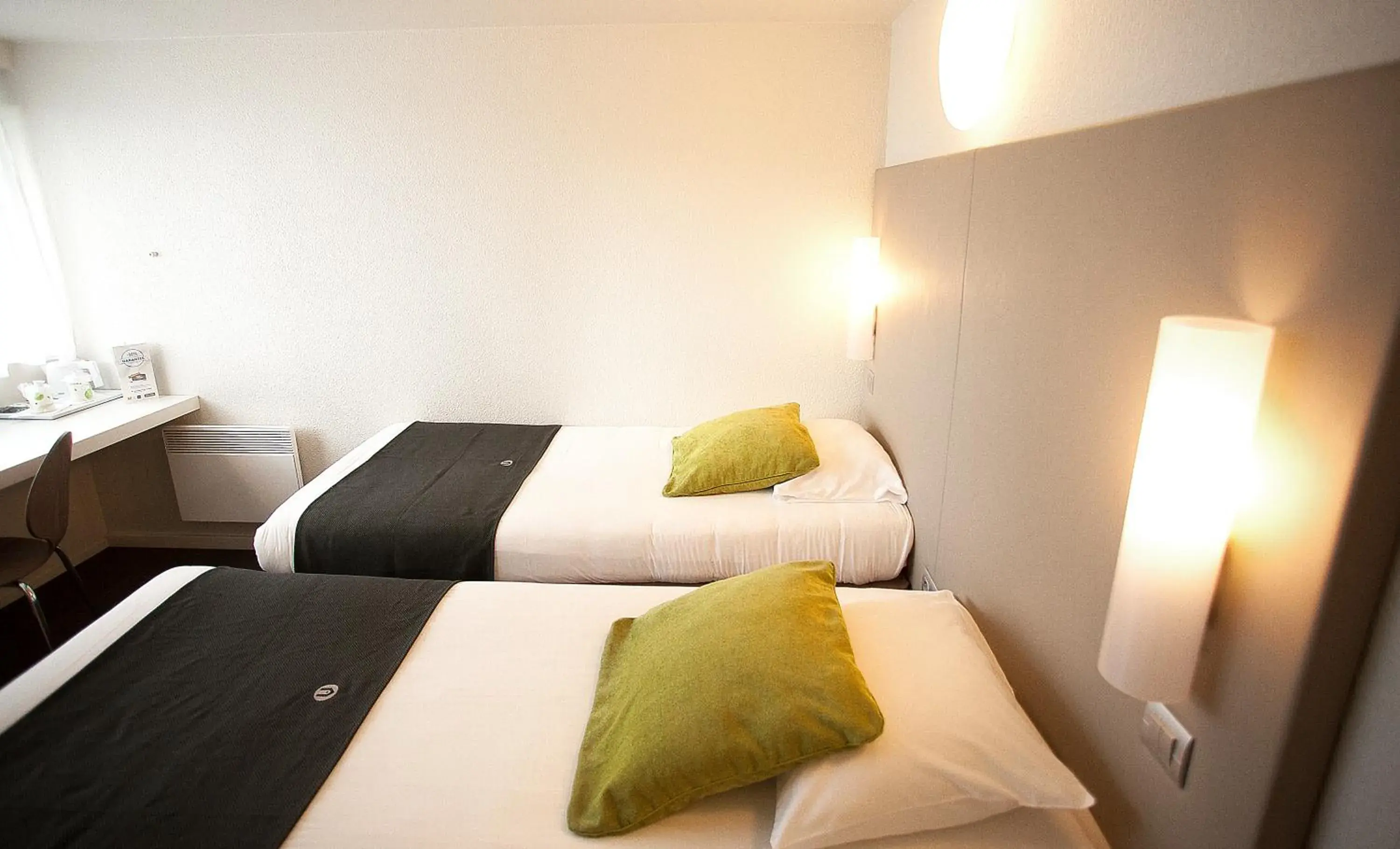 New Generation Twin Room in Campanile Avallon New Generation Twin Room in Campanile Avallon