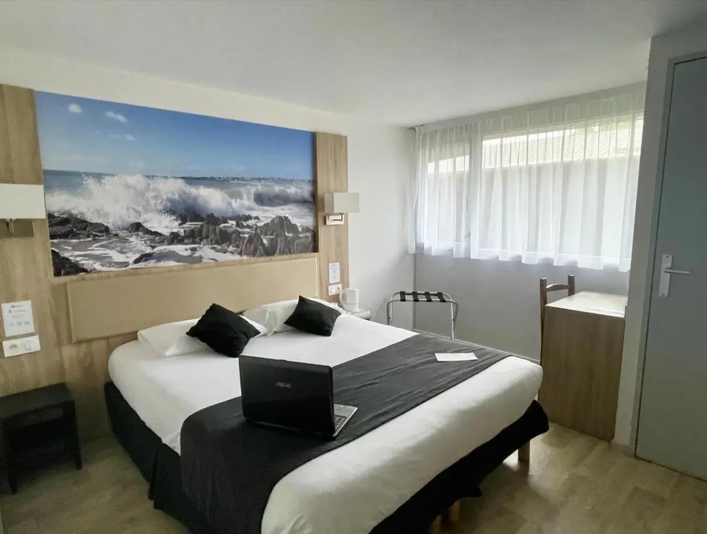 Double Room with One Double Bed in BRIT HOTEL Confort MORLAIX Double Room with One Double Bed in BRIT HOTEL Confort MORLAIX