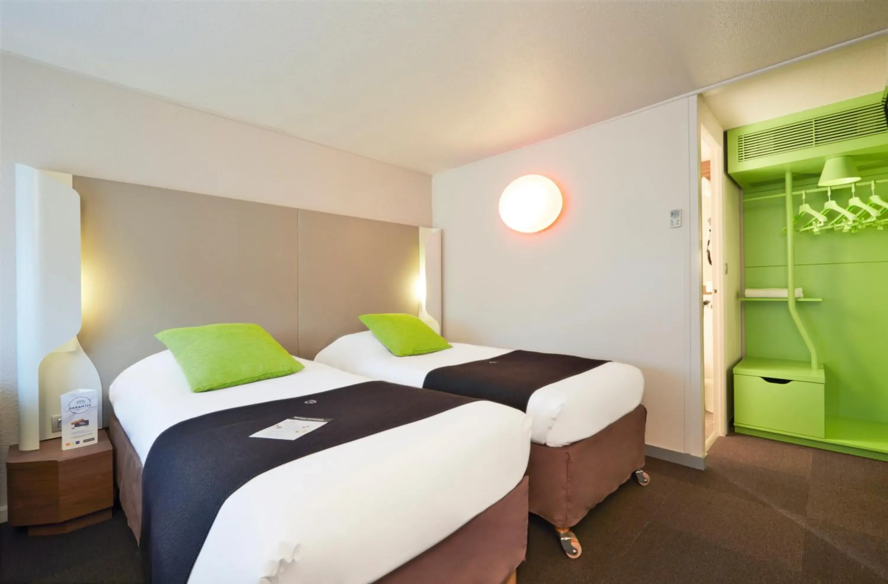 Twin Room new generation in Campanile St Etienne Centre - Villars La Terrasse Twin Room new generation in Campanile St Etienne Centre - Villars La Terrasse