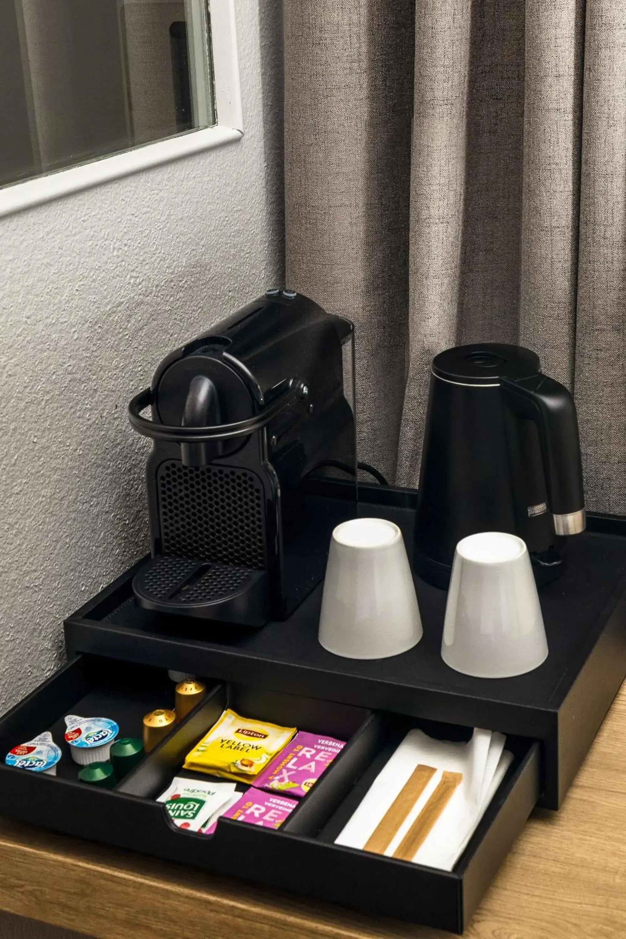 Superior Room - 1 King Bed in Campanile Bordeaux Sud Hopital Haut Leveque - Pessac Superior Room - 1 King Bed in Campanile Bordeaux Sud Hopital Haut Leveque - Pessac