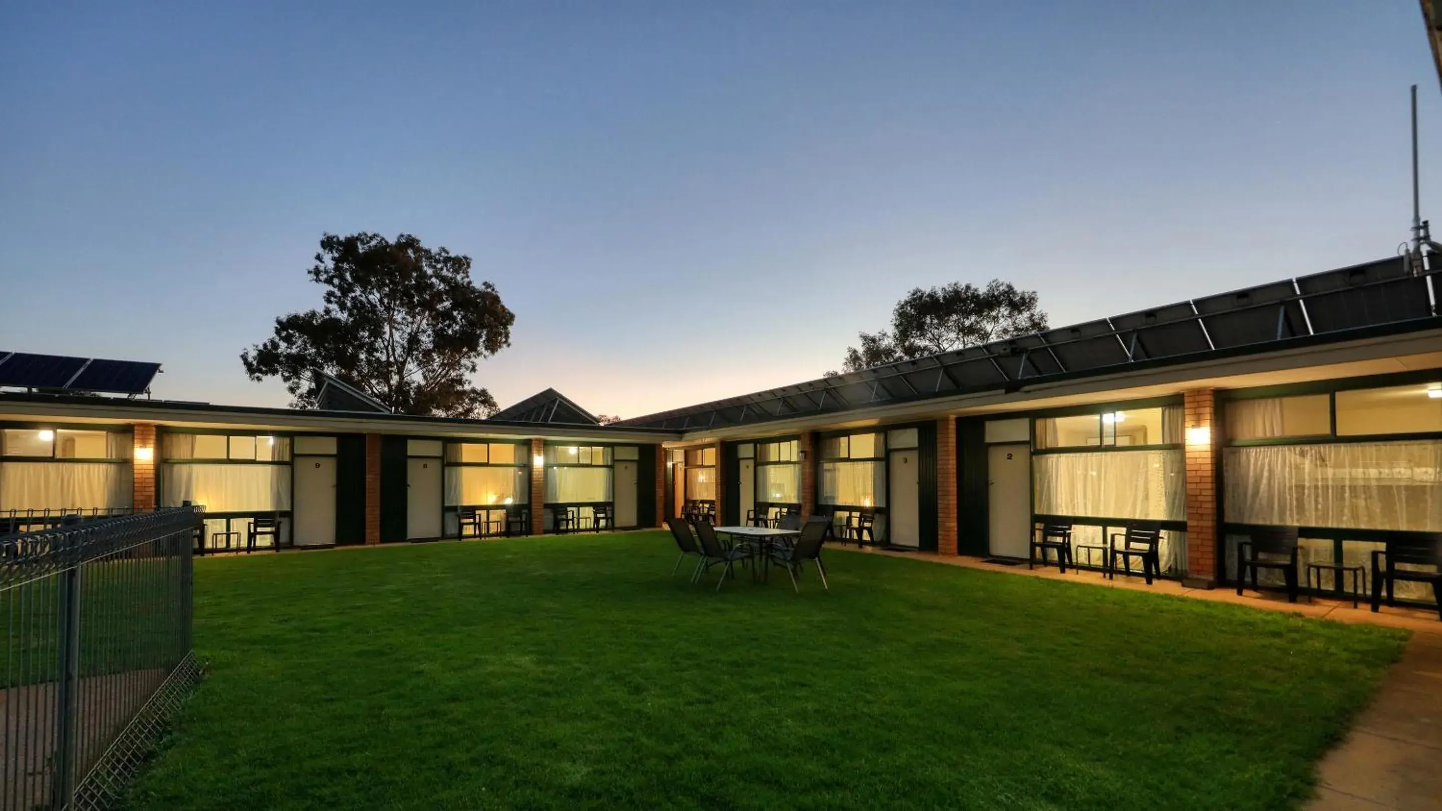 Queen Room in Junee Motor Inn Queen Room in Junee Motor Inn