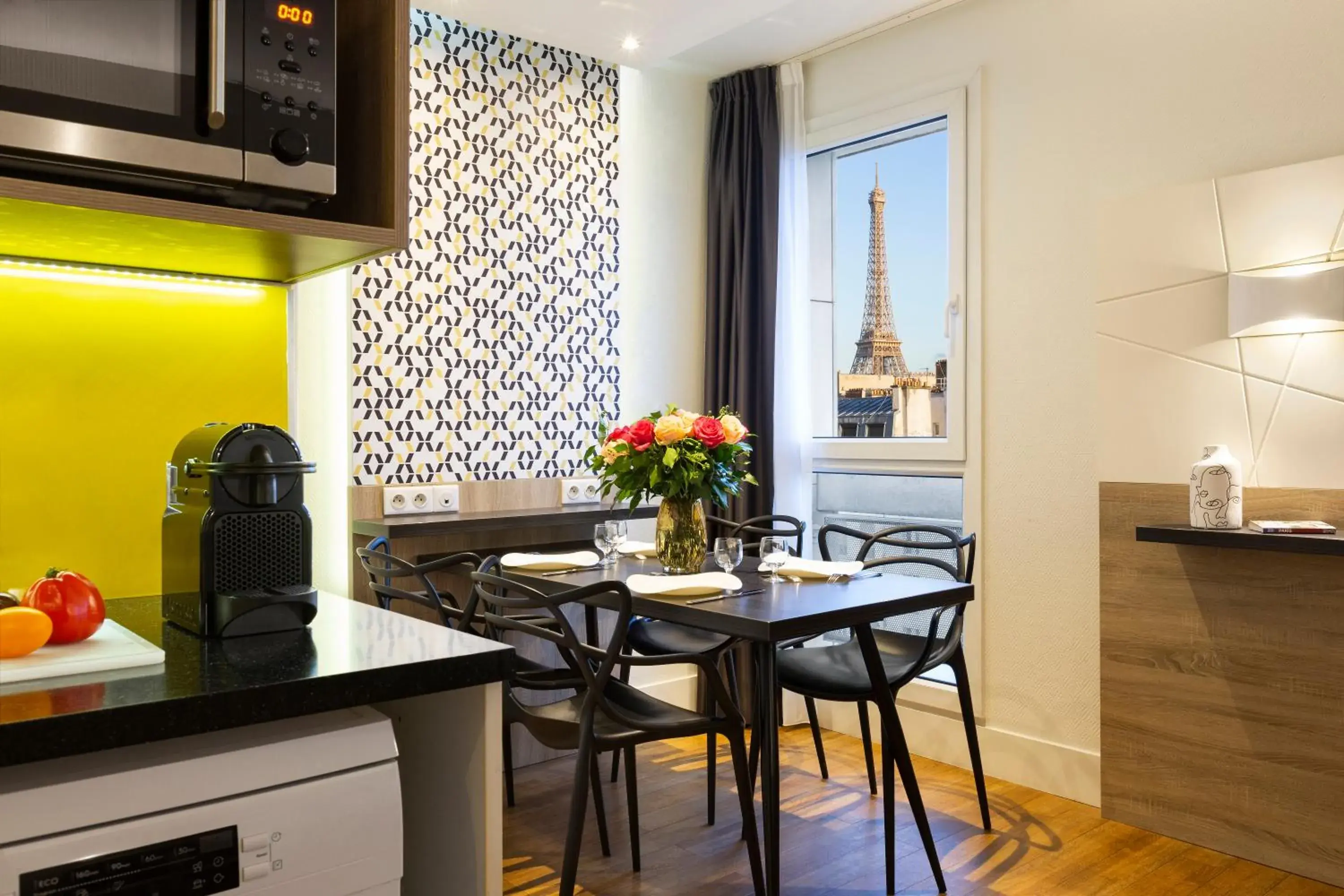 One-Bedroom Apartment with Eiffel Tower View in Citadines Tour Eiffel Paris One-Bedroom Apartment with Eiffel Tower View in Citadines Tour Eiffel Paris