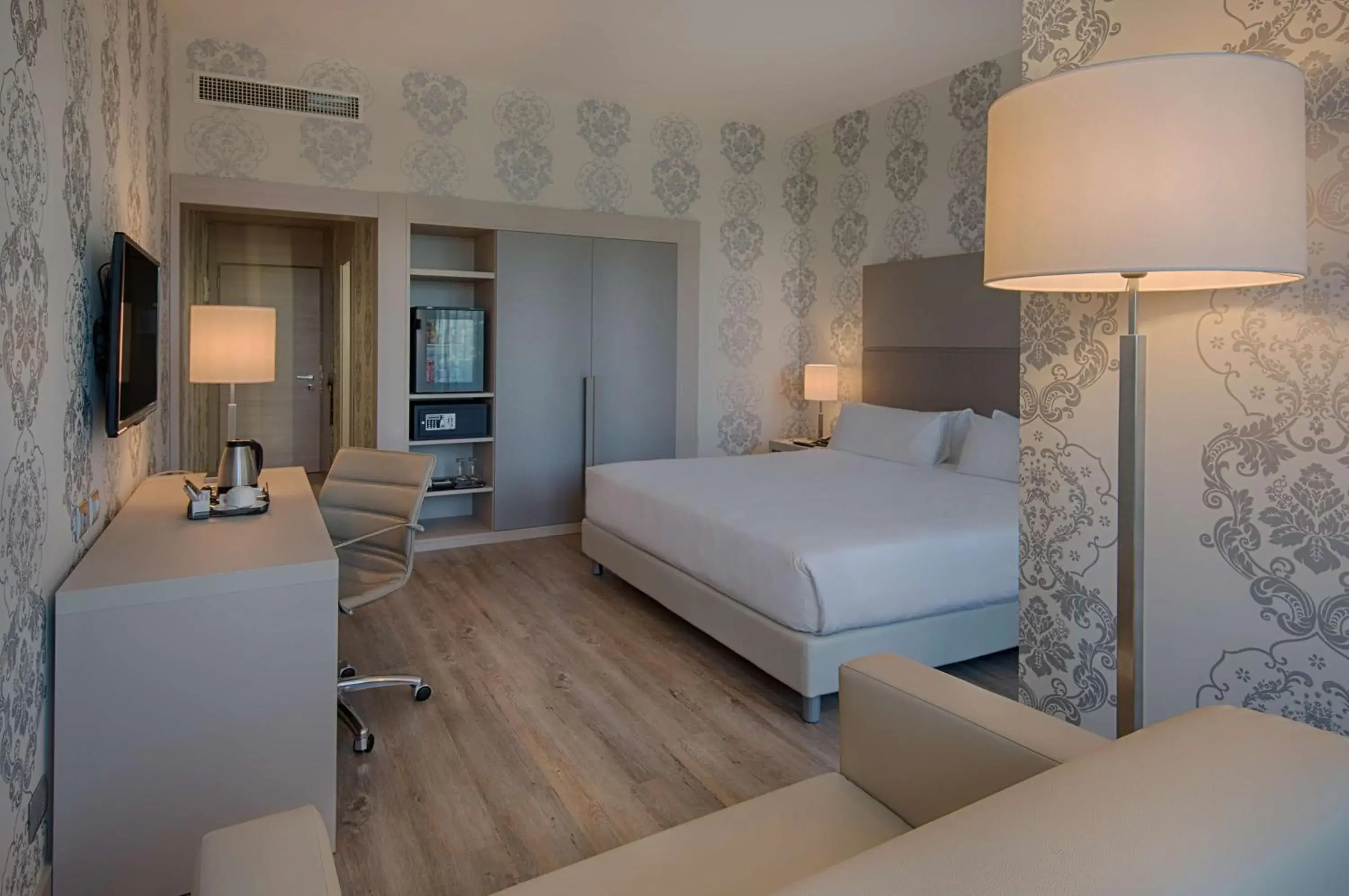 Superior Double or Twin Room XL with Extra bed in NH Firenze Superior Double or Twin Room XL with Extra bed in NH Firenze