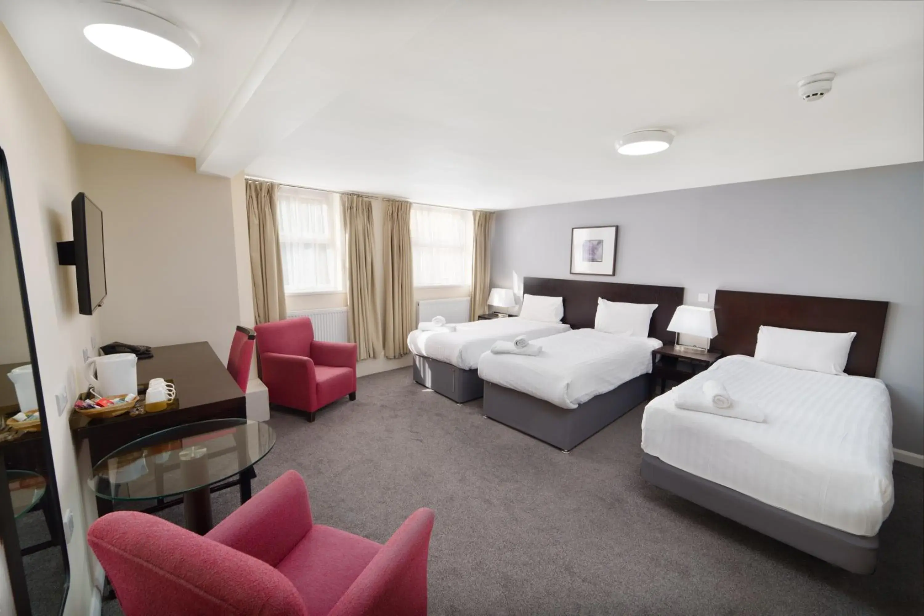 Triple Room in Ivy Bush Royal Hotel by Compass Hospitality Triple Room in Ivy Bush Royal Hotel by Compass Hospitality