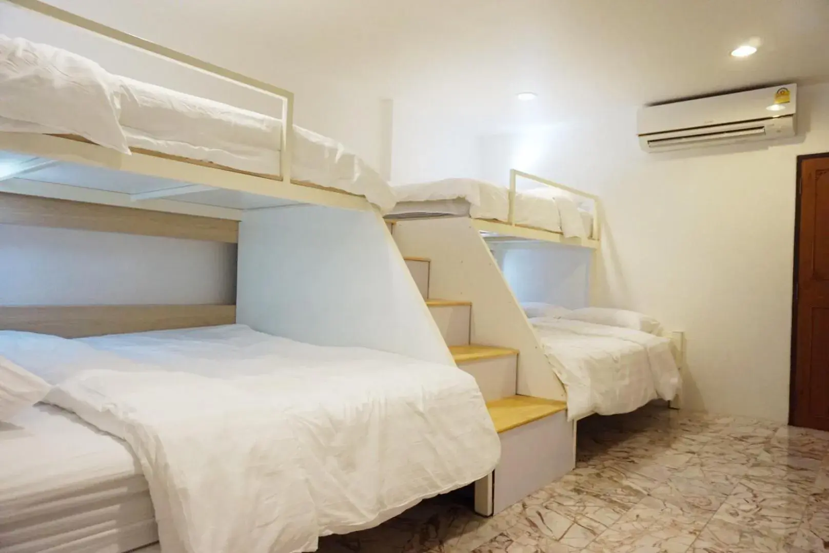 Family Room with Private Bathroom in Boon Street Hostel Family Room with Private Bathroom in Boon Street Hostel