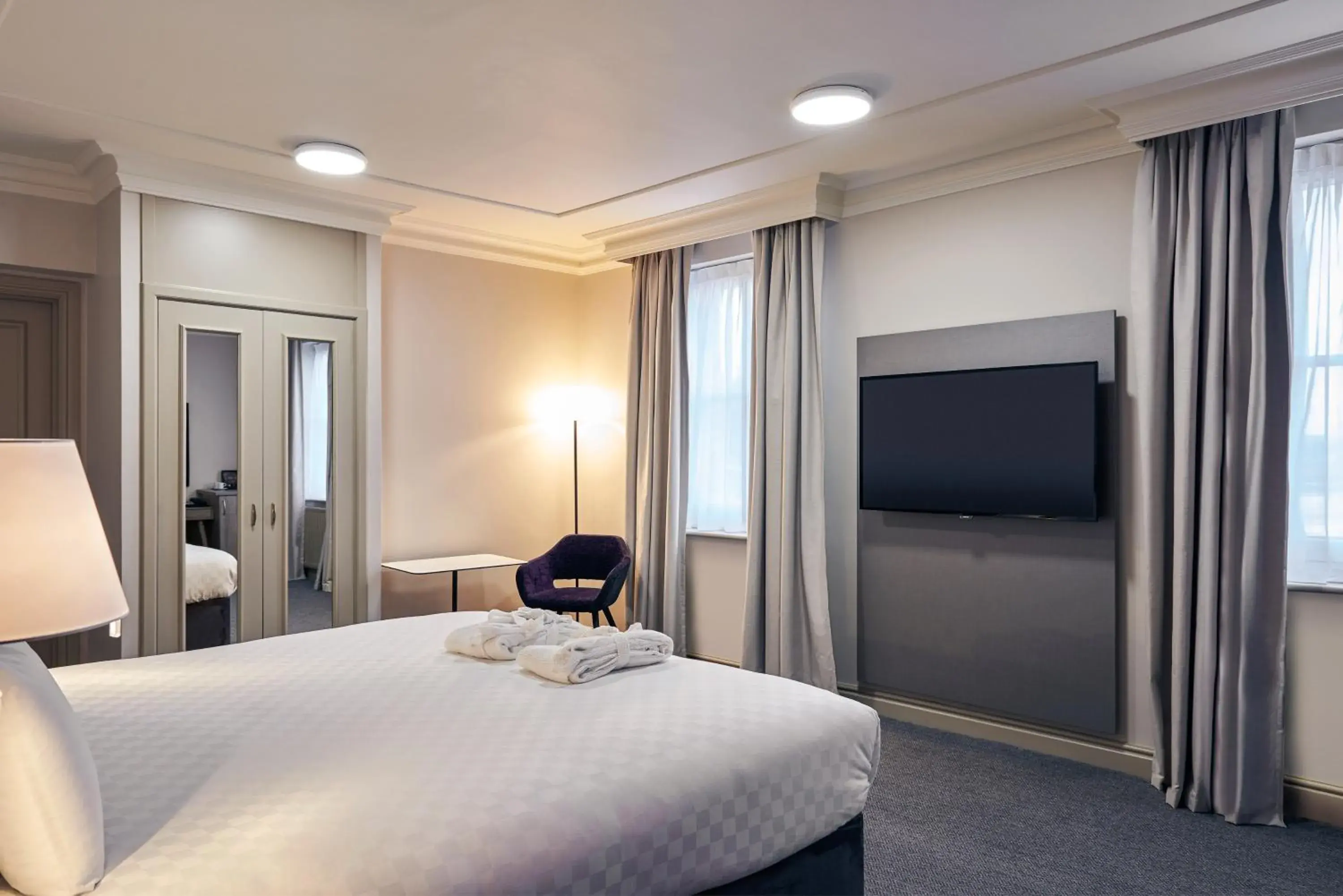 Privilege King Room in Exeter Rougemont Hotel by Sunday Privilege King Room in Exeter Rougemont Hotel by Sunday