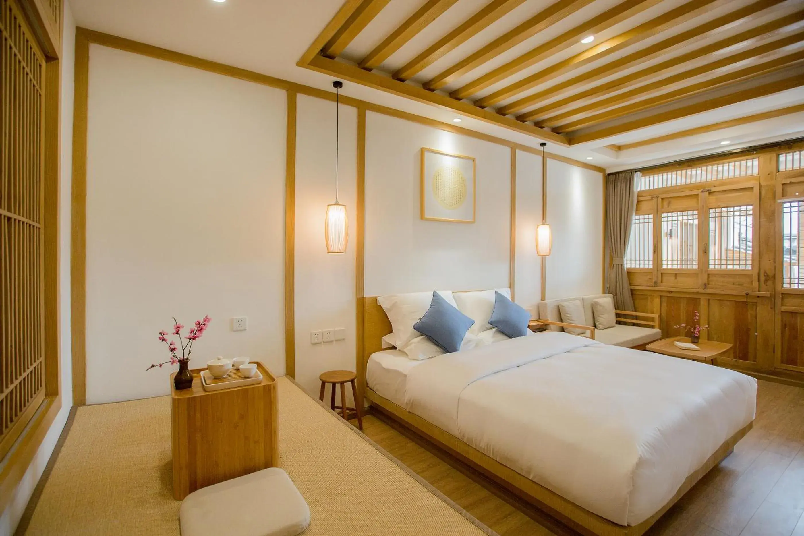 Deluxe King Room with Garden View - Extra Bed on Request (Tea Tasting, Free Use of Shared Washing machine) in Jianshe Inn Deluxe King Room with Garden View - Extra Bed on Request (Tea Tasting, Free Use of Shared Washing machine) in Jianshe Inn