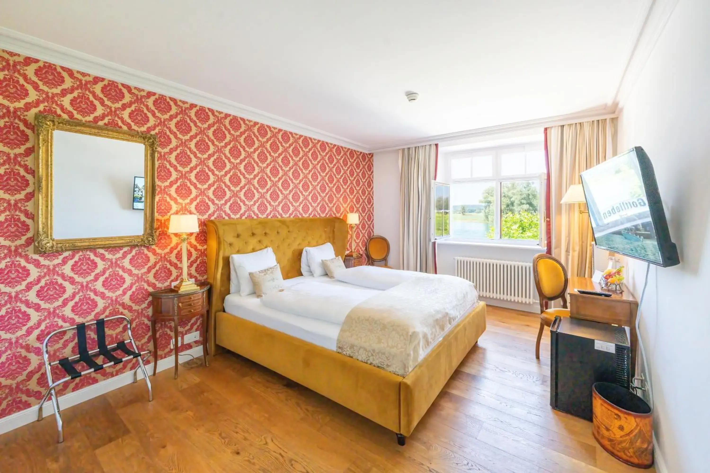 Double Room with Lake View in Hotel Porto Sofie Gottlieben Double Room with Lake View in Hotel Porto Sofie Gottlieben