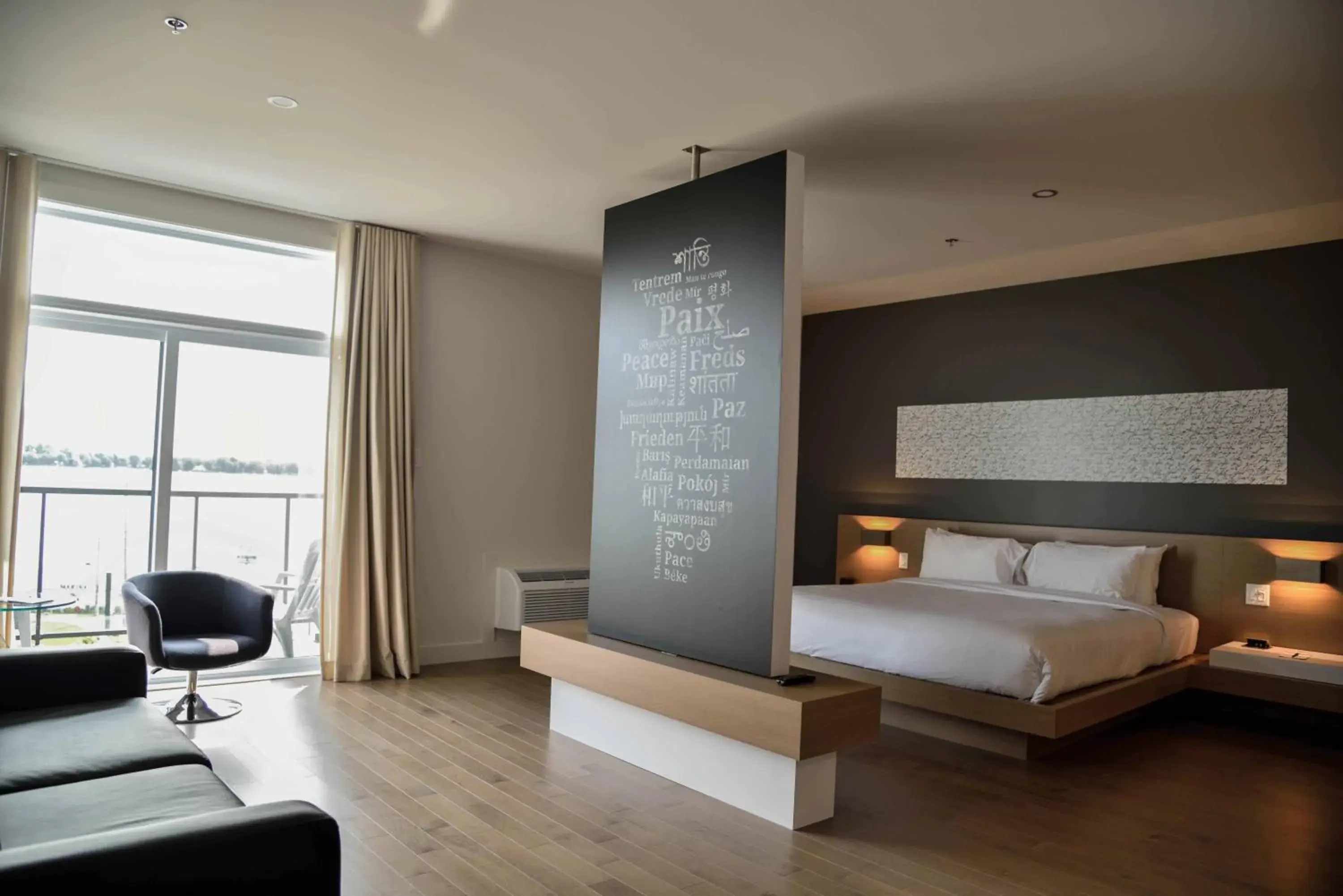 King Studio with Sofa Bed in La Cache du Lac Champlain King Studio with Sofa Bed in La Cache du Lac Champlain