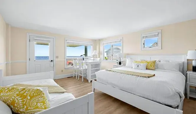 King Room with Ocean Front in Chatham Tides King Room with Ocean Front in Chatham Tides