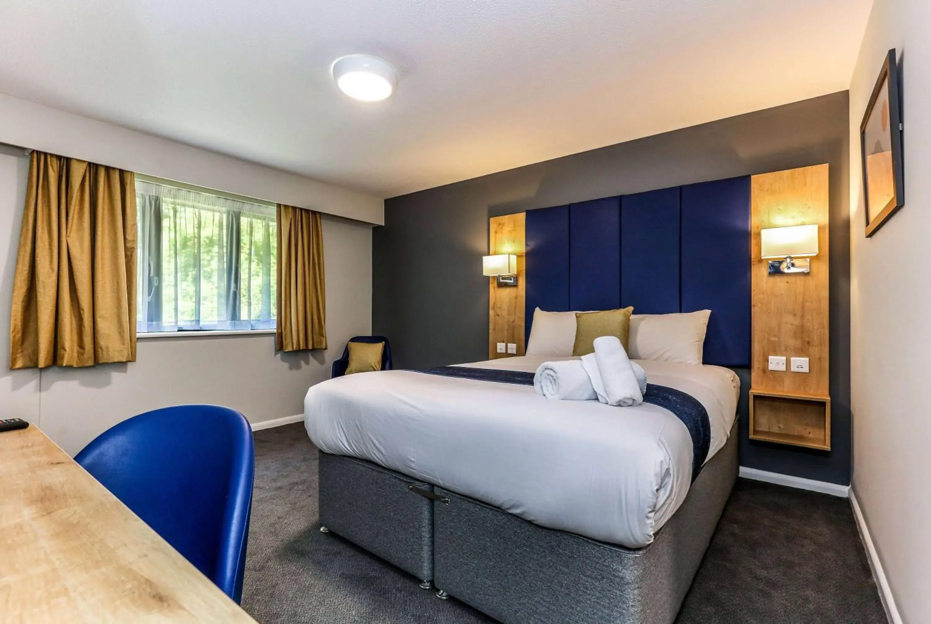 Double Room - Disability Access in Days Inn Warwick Northbound M40 Double Room - Disability Access in Days Inn Warwick Northbound M40