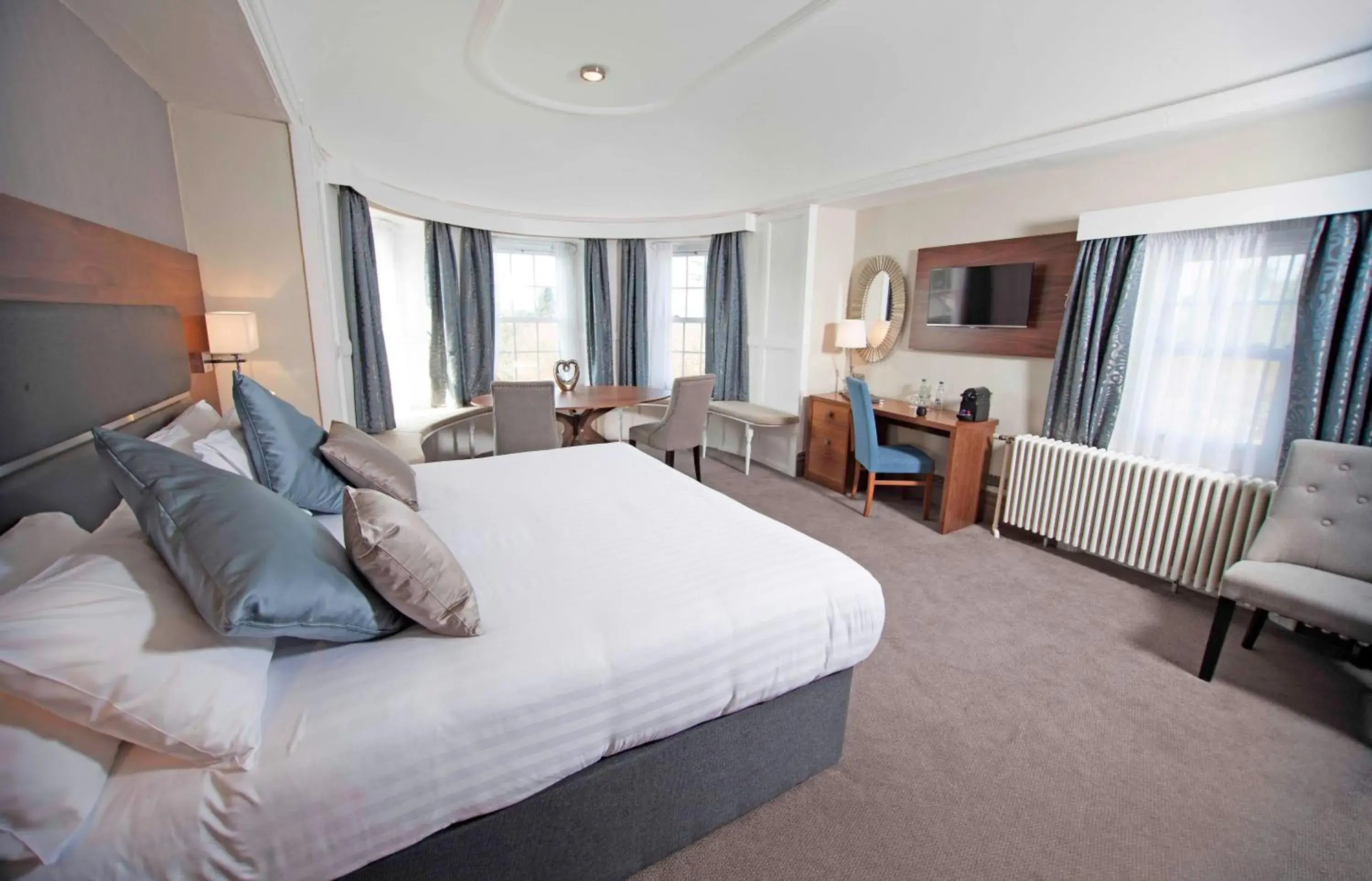 King Suite in Best Western Chilworth Manor Hotel King Suite in Best Western Chilworth Manor Hotel