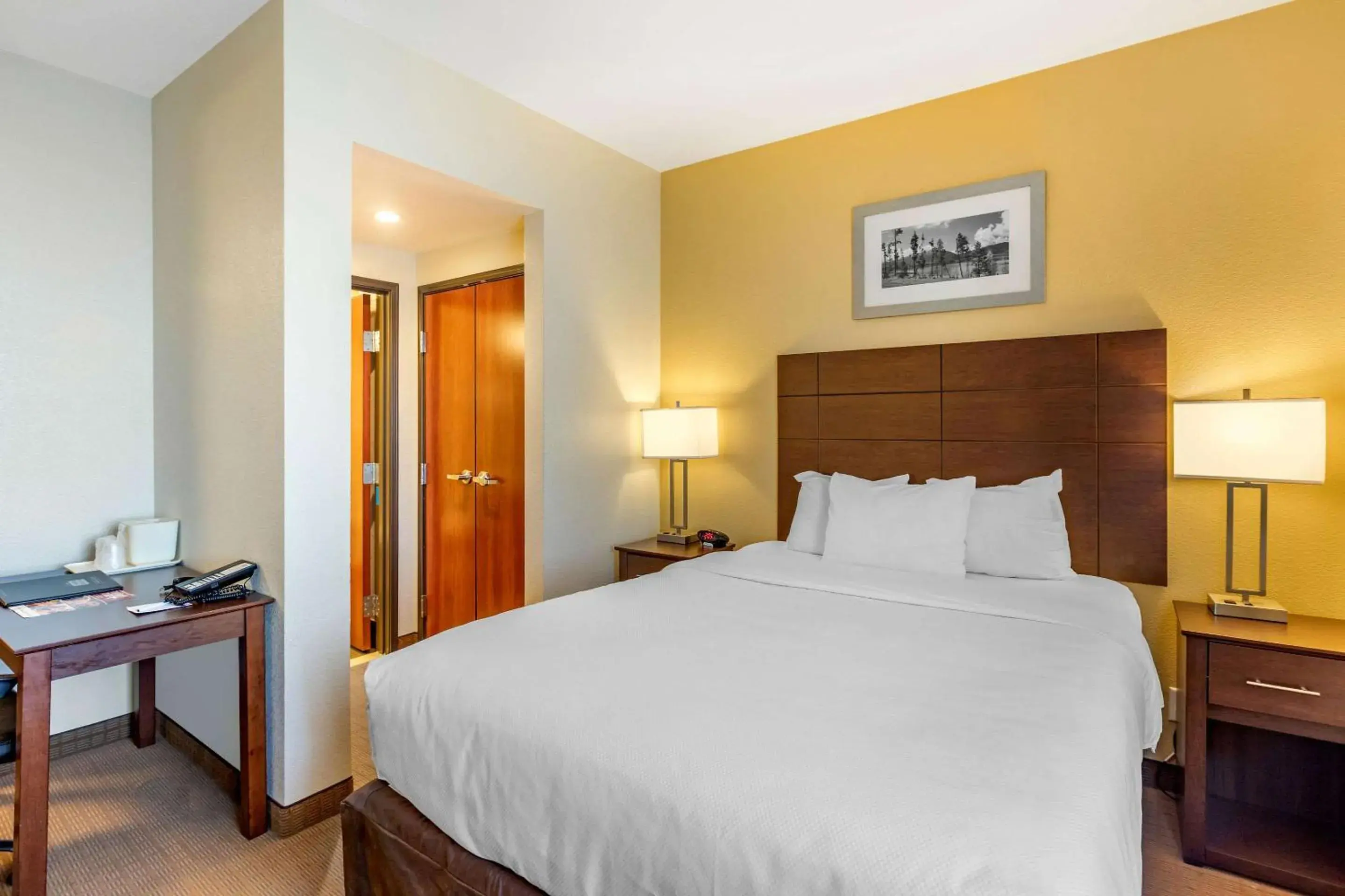 Queen Suite with Sofa Bed - Non-Smoking in MainStay Suites Near Denver Downtown Queen Suite with Sofa Bed - Non-Smoking in MainStay Suites Near Denver Downtown