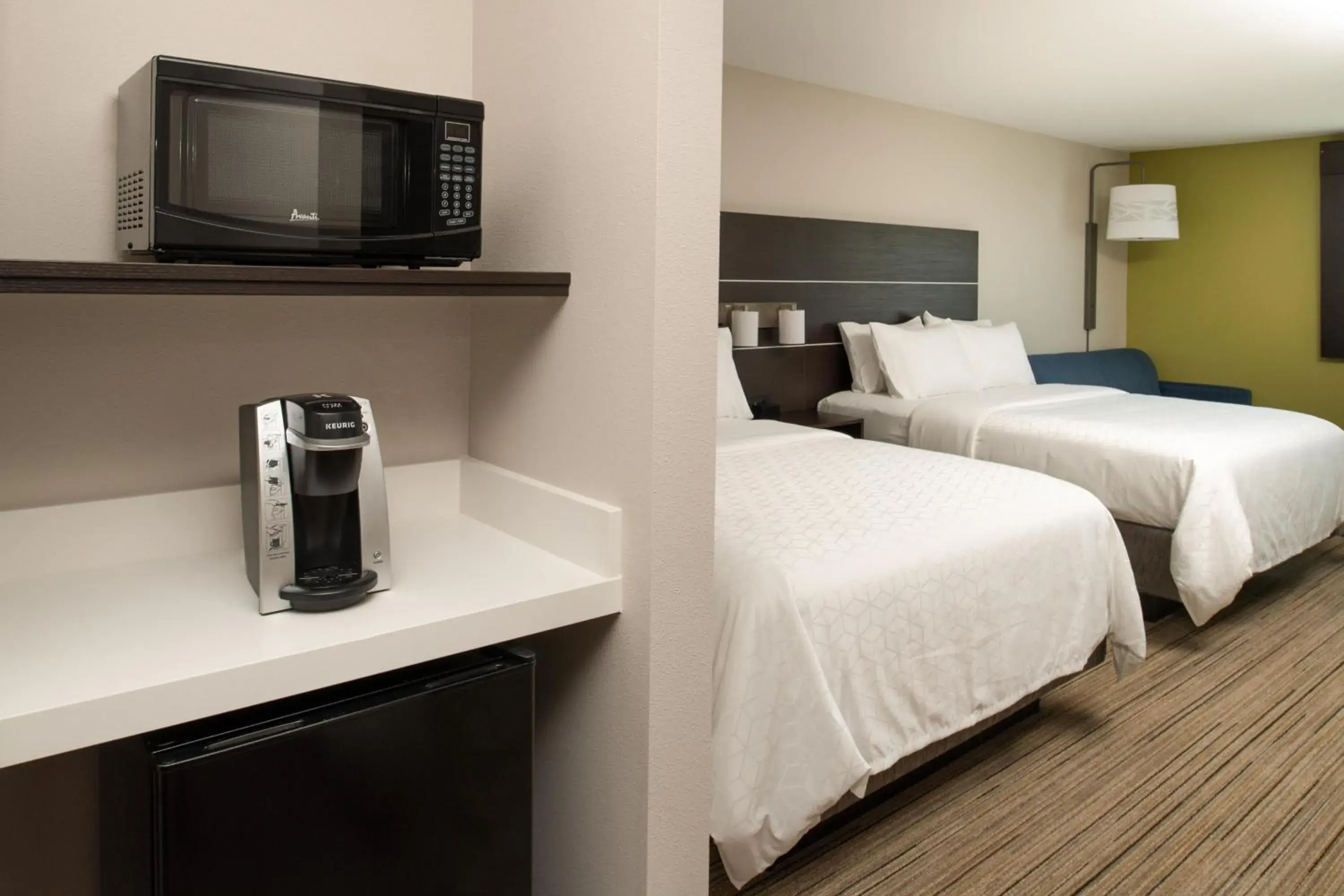 Standard Queen Room with Two Queen Beds in Holiday Inn Express & Suites - Camas by IHG Standard Queen Room with Two Queen Beds in Holiday Inn Express & Suites - Camas by IHG