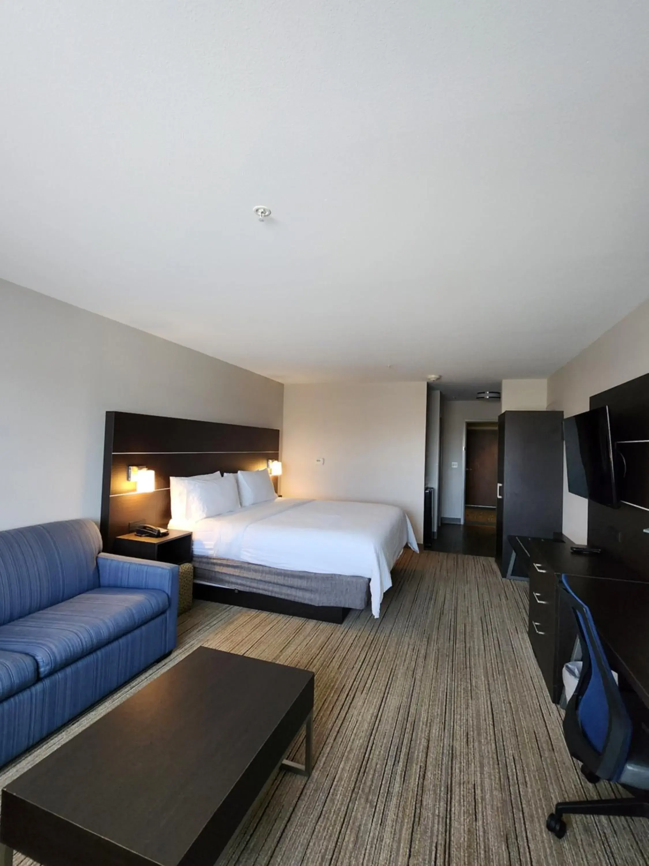 King Suite in Holiday Inn Express & Suites - Camas by IHG King Suite in Holiday Inn Express & Suites - Camas by IHG