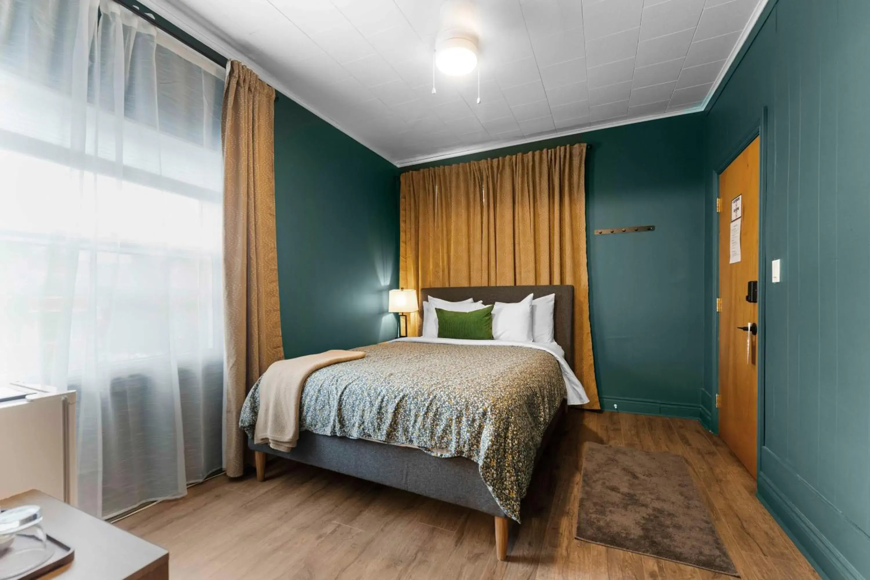 Standard Queen Room in Balmoral Hotel Standard Queen Room in Balmoral Hotel